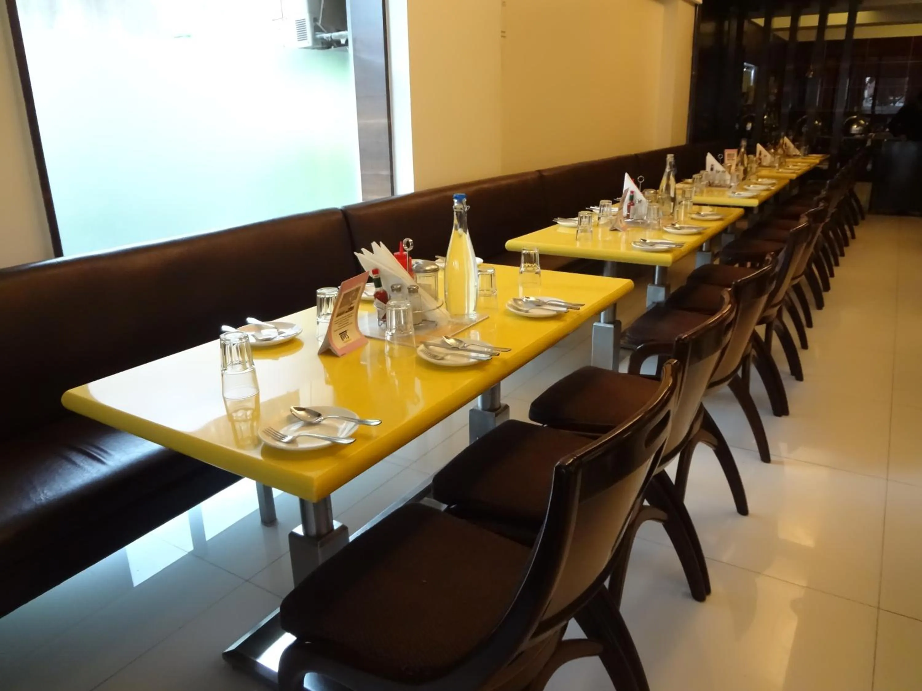 Restaurant/places to eat in Nestor Hotel, Mumbai