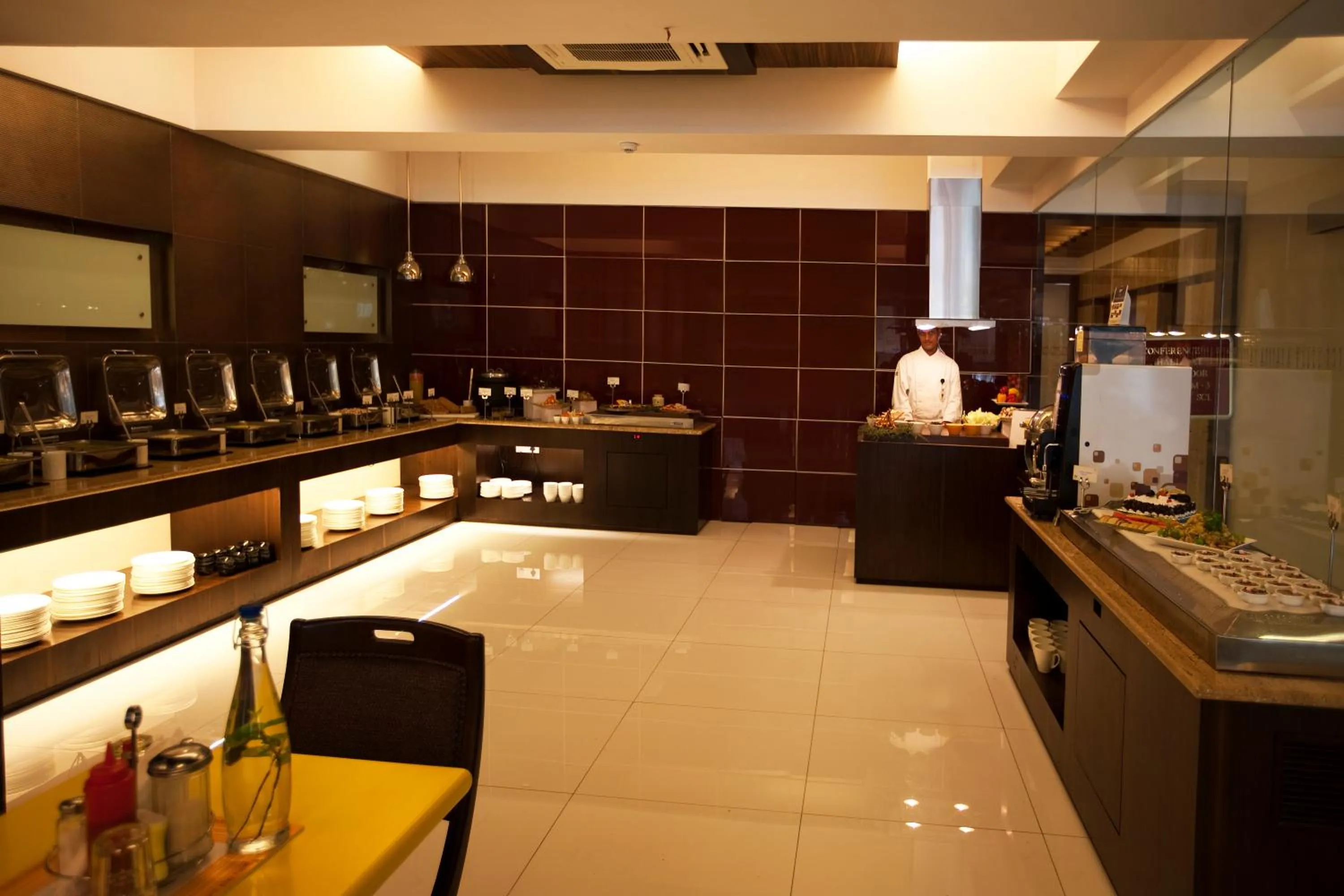 Restaurant/places to eat in Nestor Hotel, Mumbai