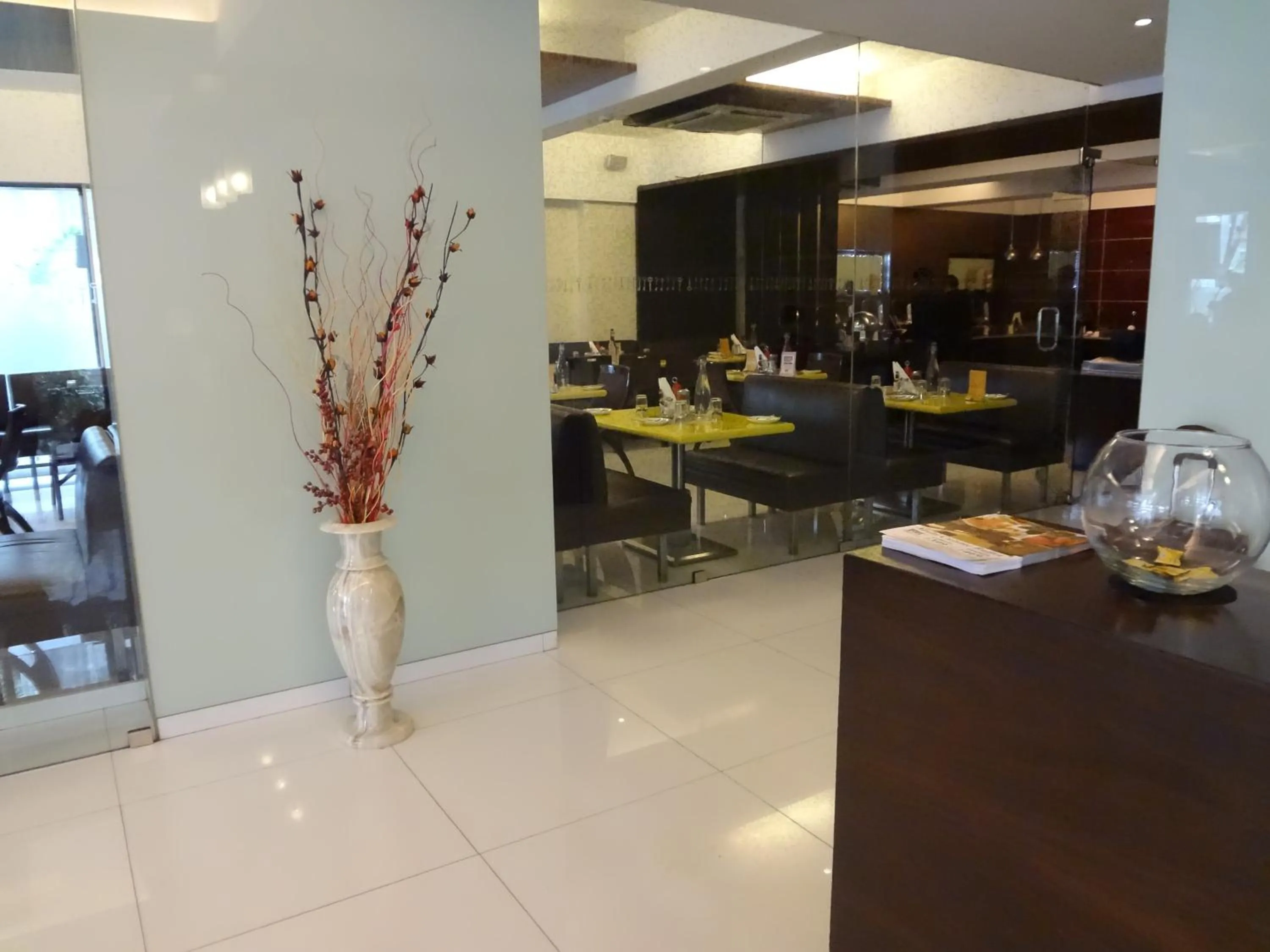 Restaurant/places to eat in Nestor Hotel, Mumbai