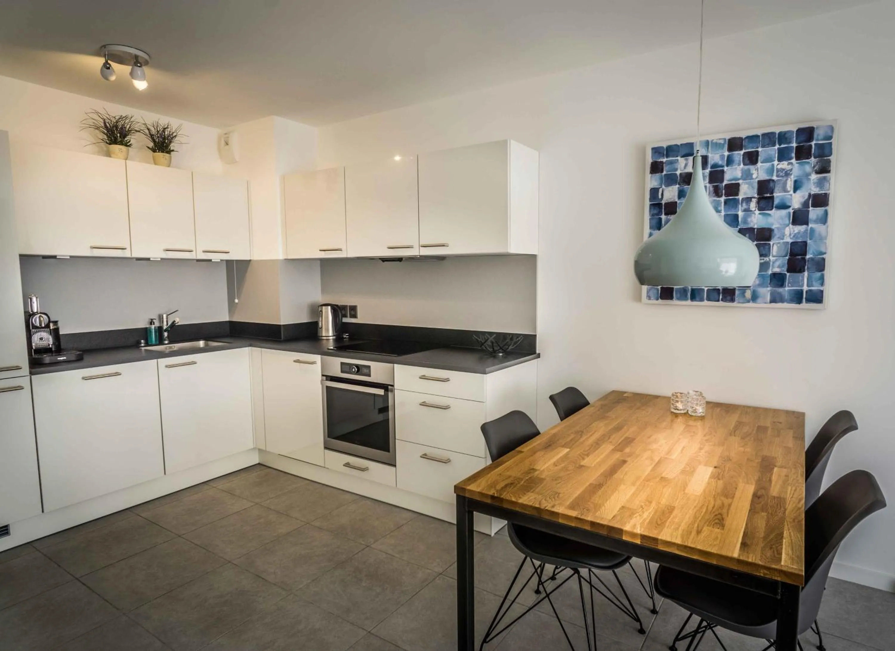 Modern 1-Bed Apt near Croisette Palais - 1903