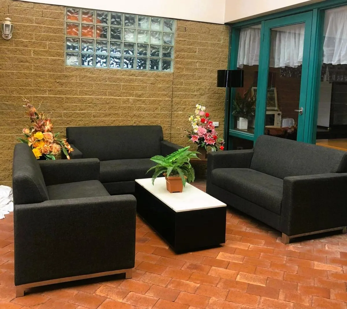 Seating area in Hunter Valley Travellers Rest Motel
