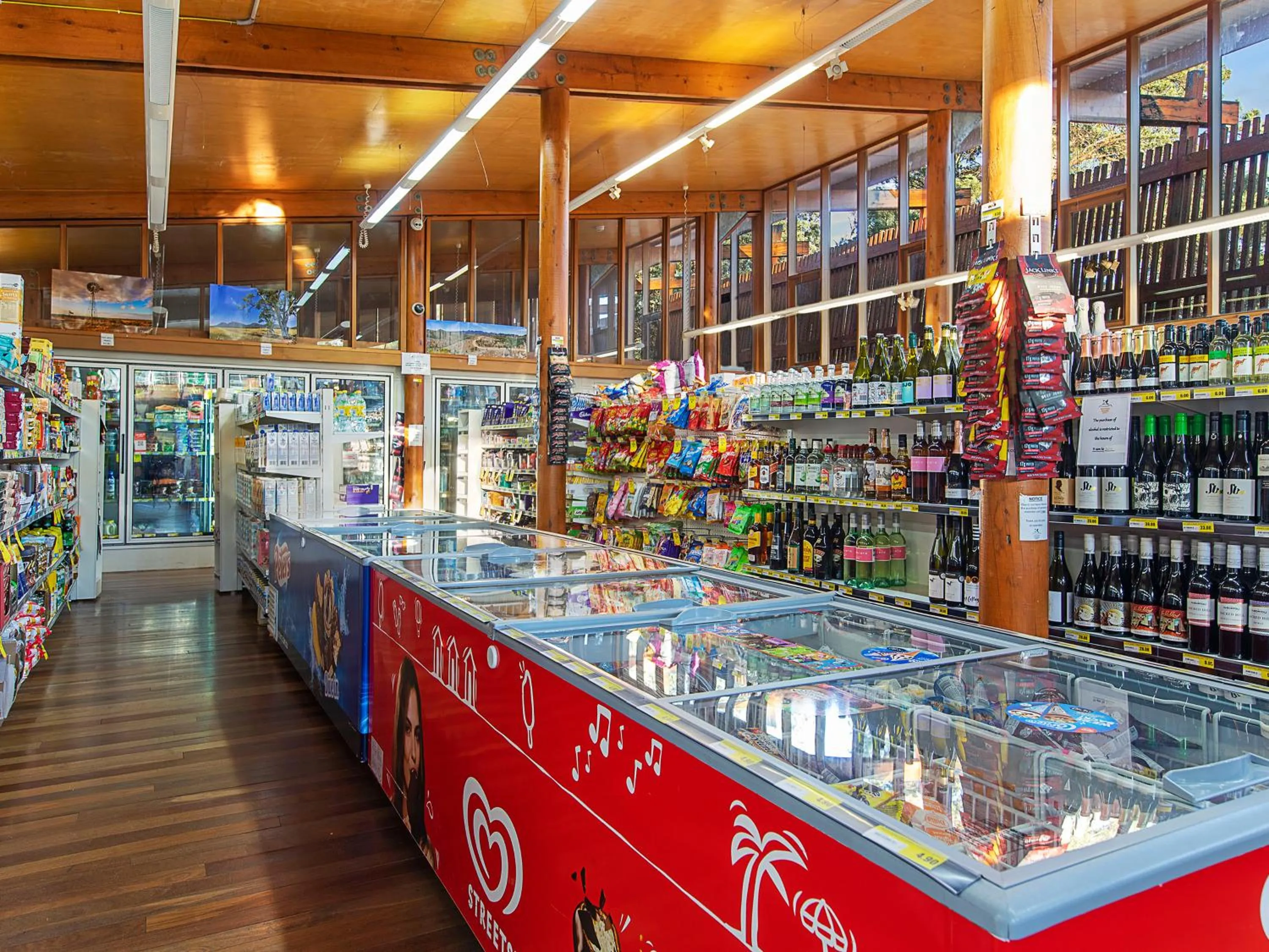 Supermarket/grocery shop in Discovery Resorts - Wilpena Pound