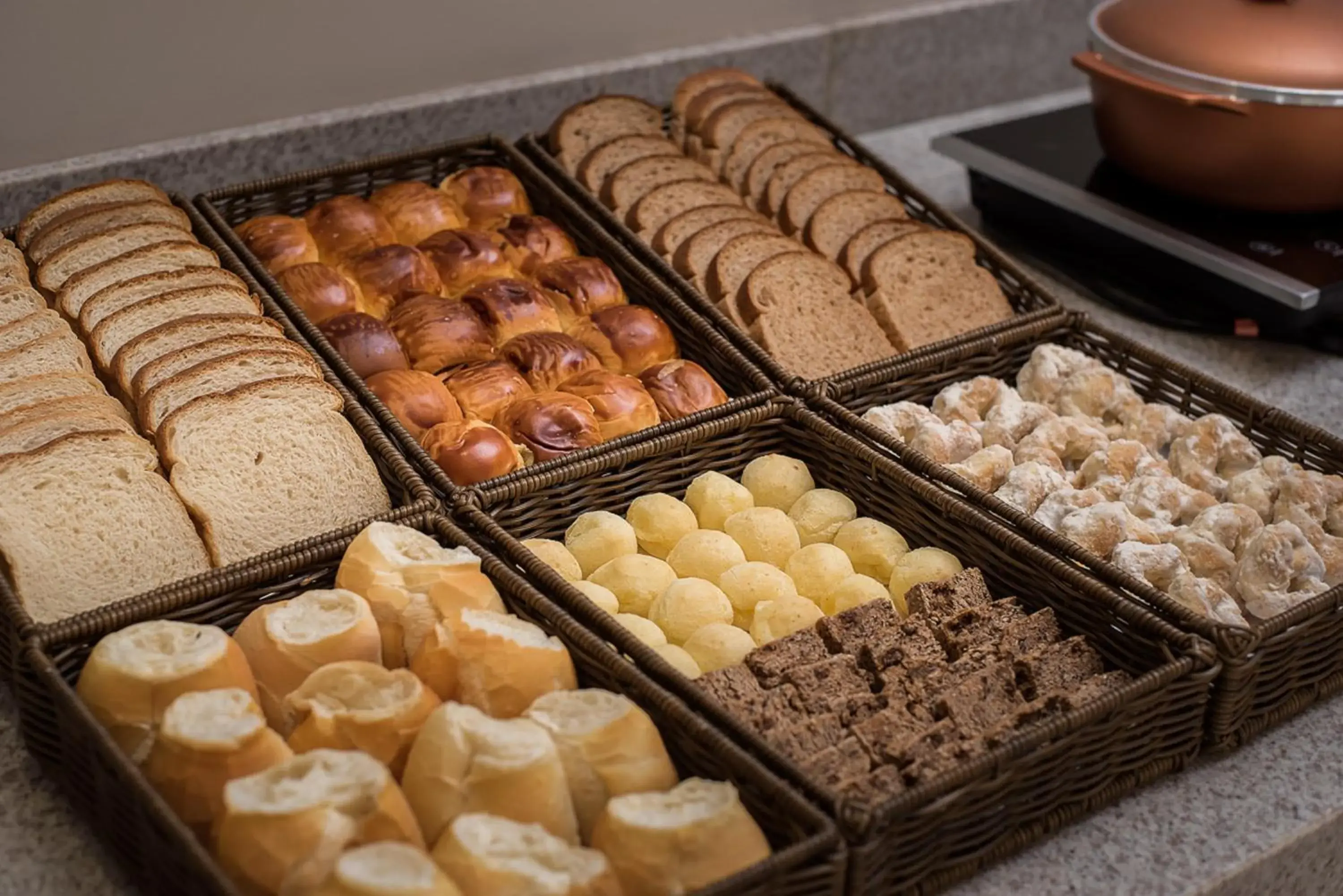 Buffet breakfast in Intercity Bauru Buffet breakfast in Intercity Bauru