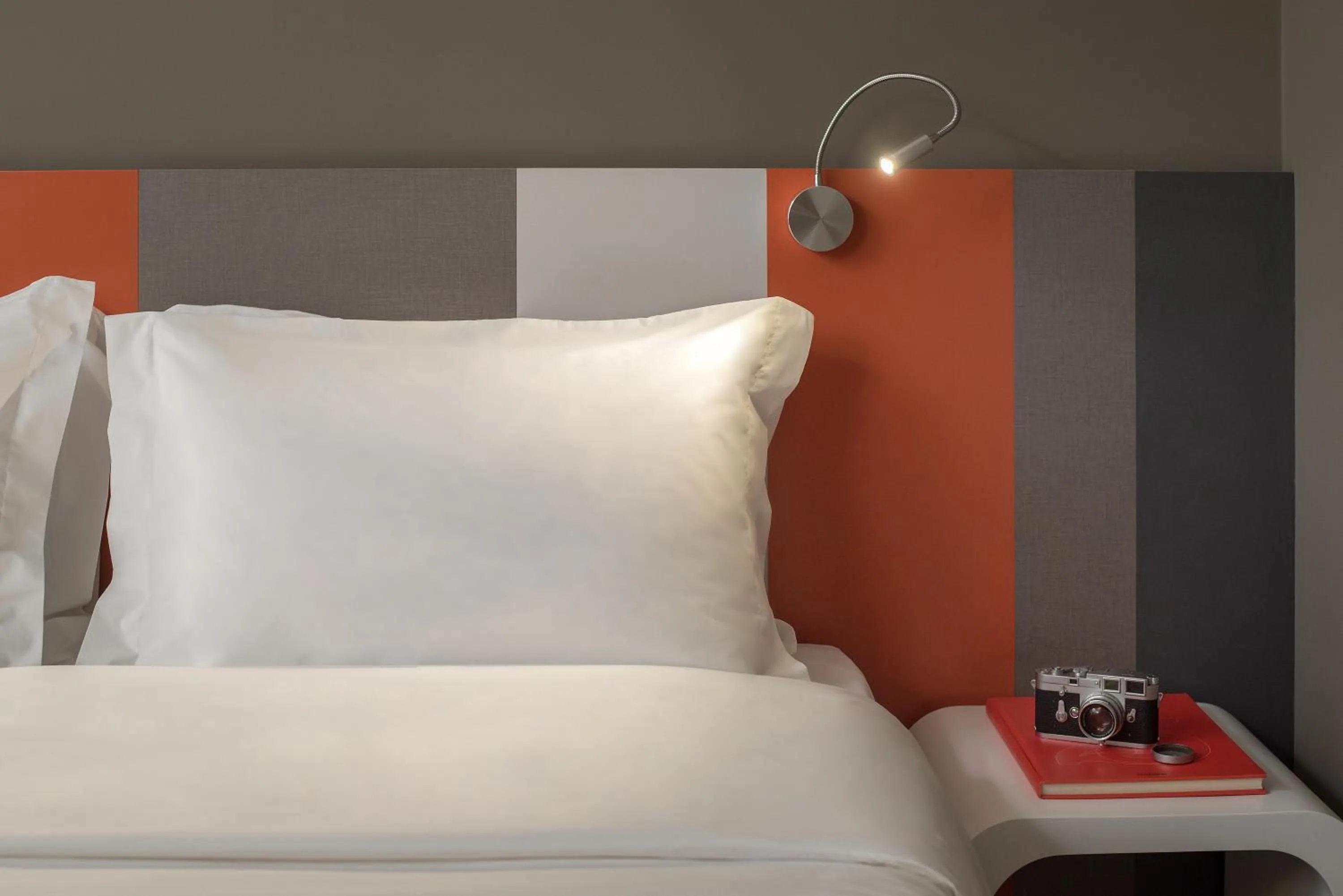 Photo of the whole room, Bed in Intercity Bauru