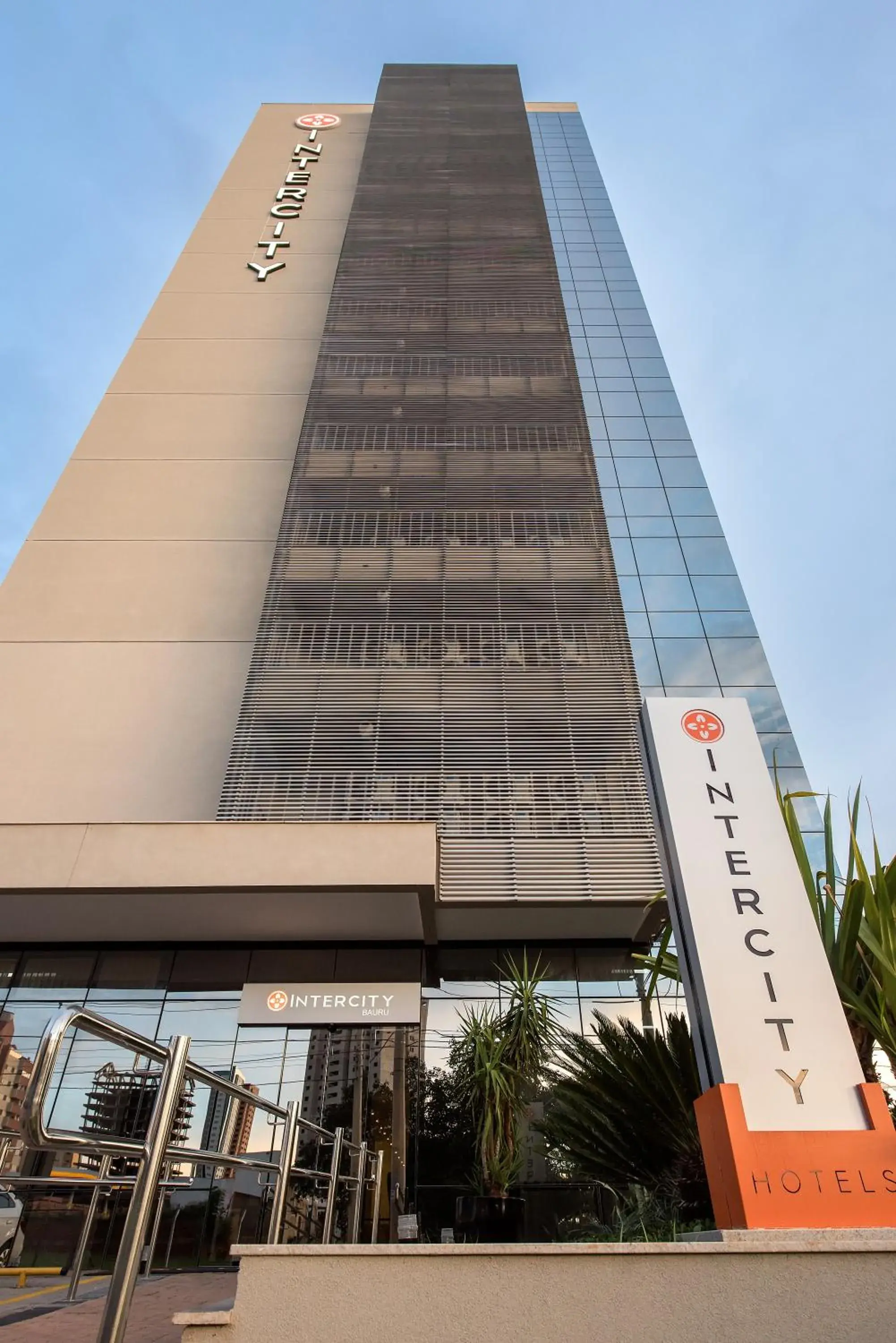 Facade/entrance in Intercity Bauru Facade/entrance in Intercity Bauru