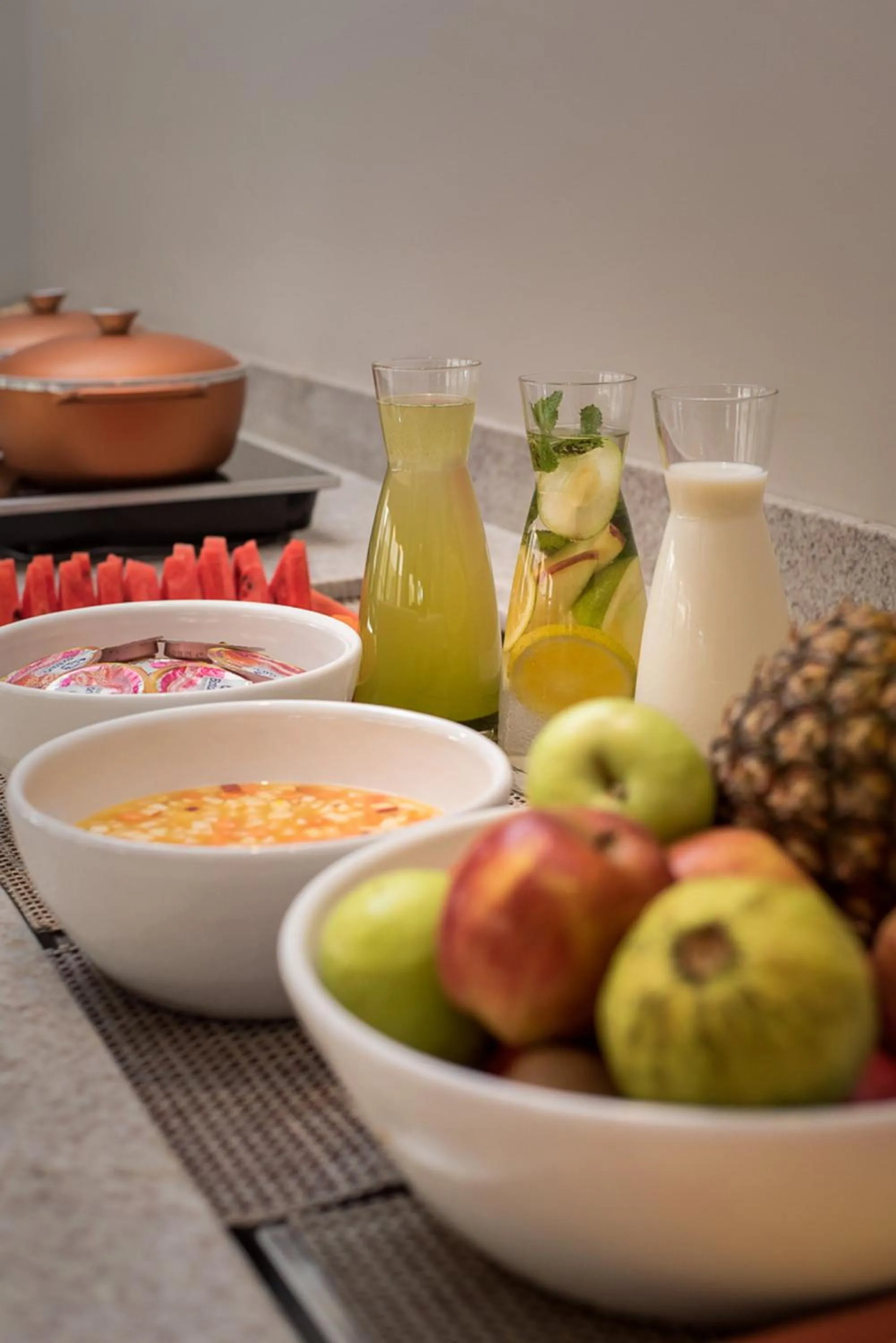 Buffet breakfast in Intercity Bauru