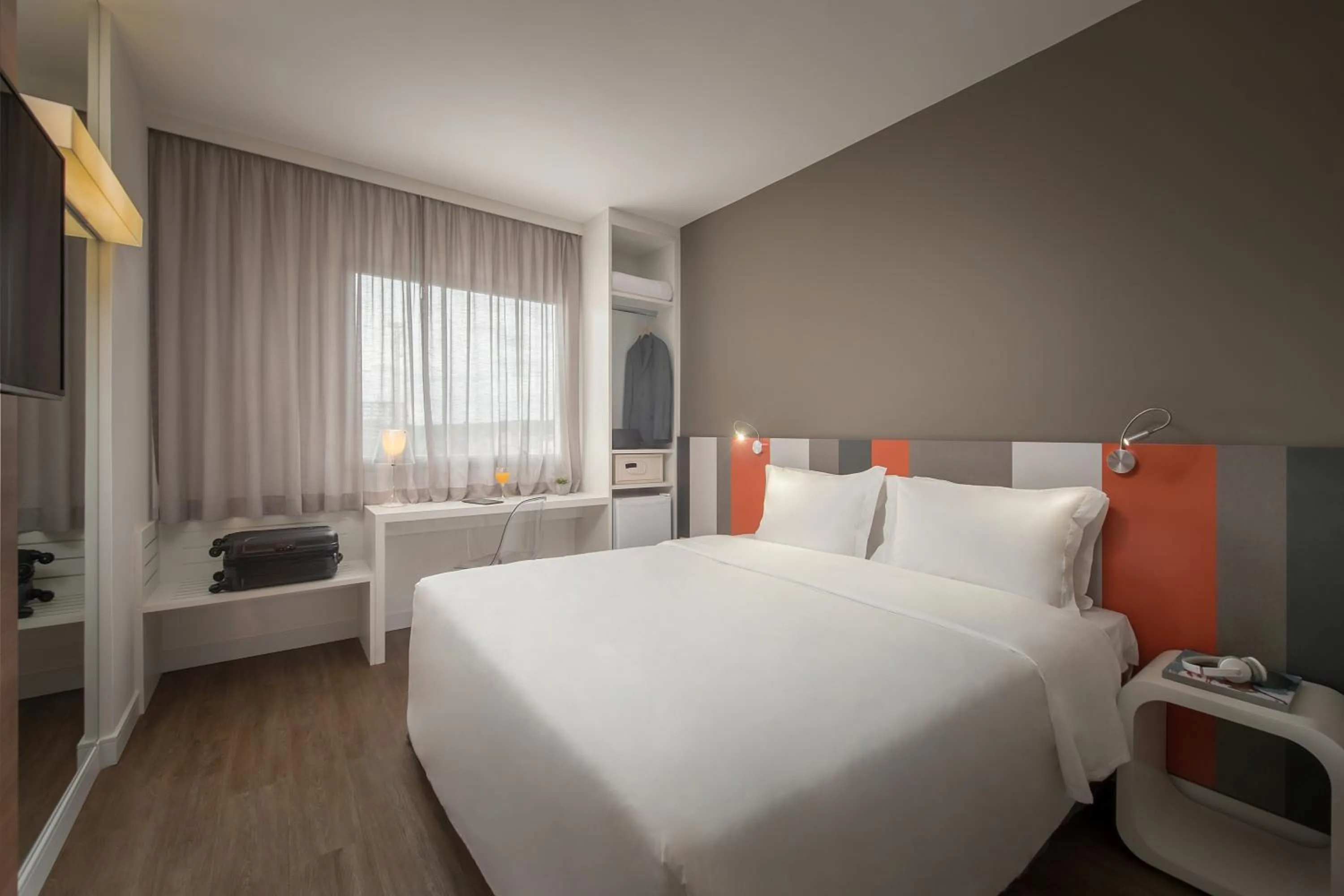 Photo of the whole room, Bed in Intercity Bauru