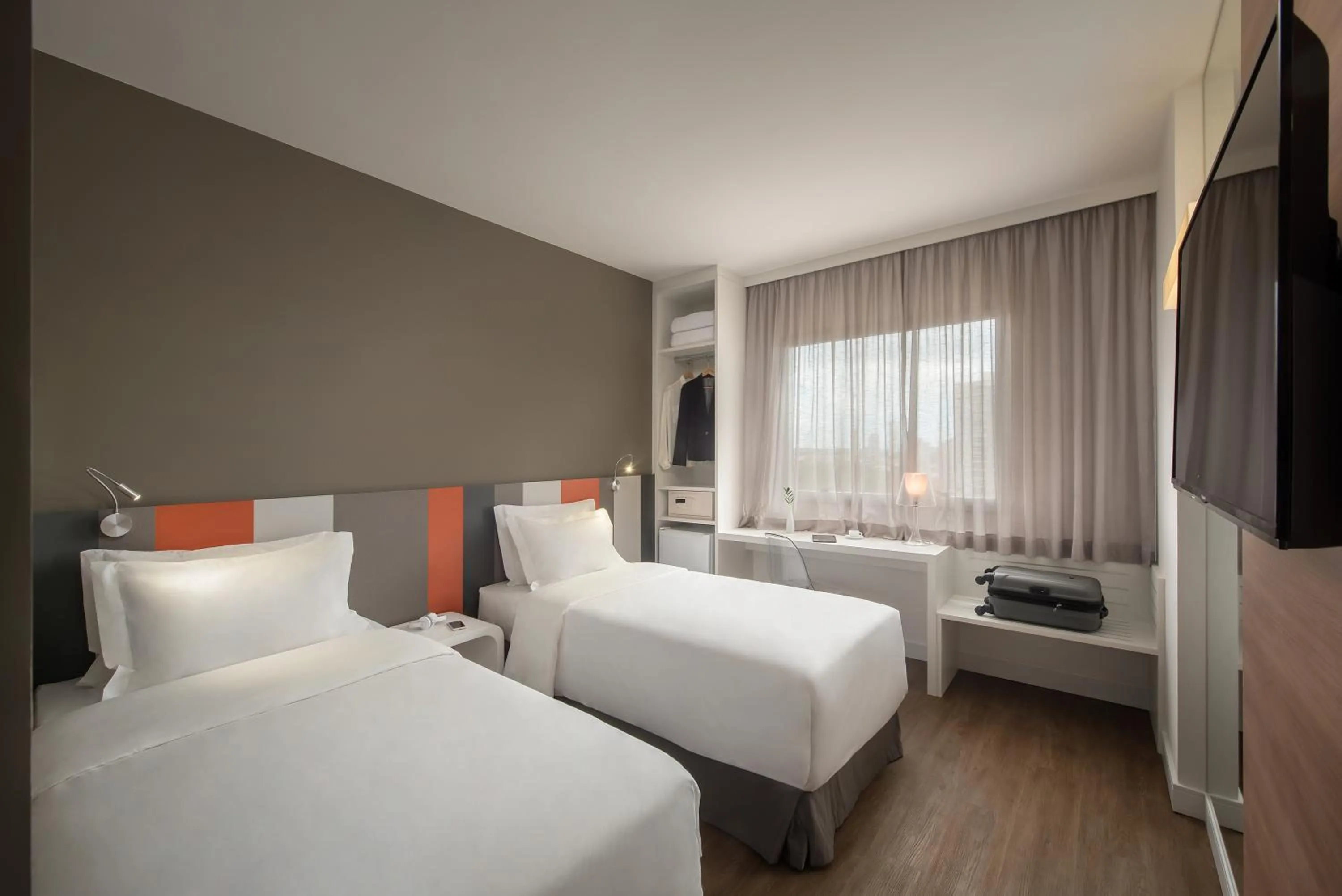 Photo of the whole room, Bed in Intercity Bauru