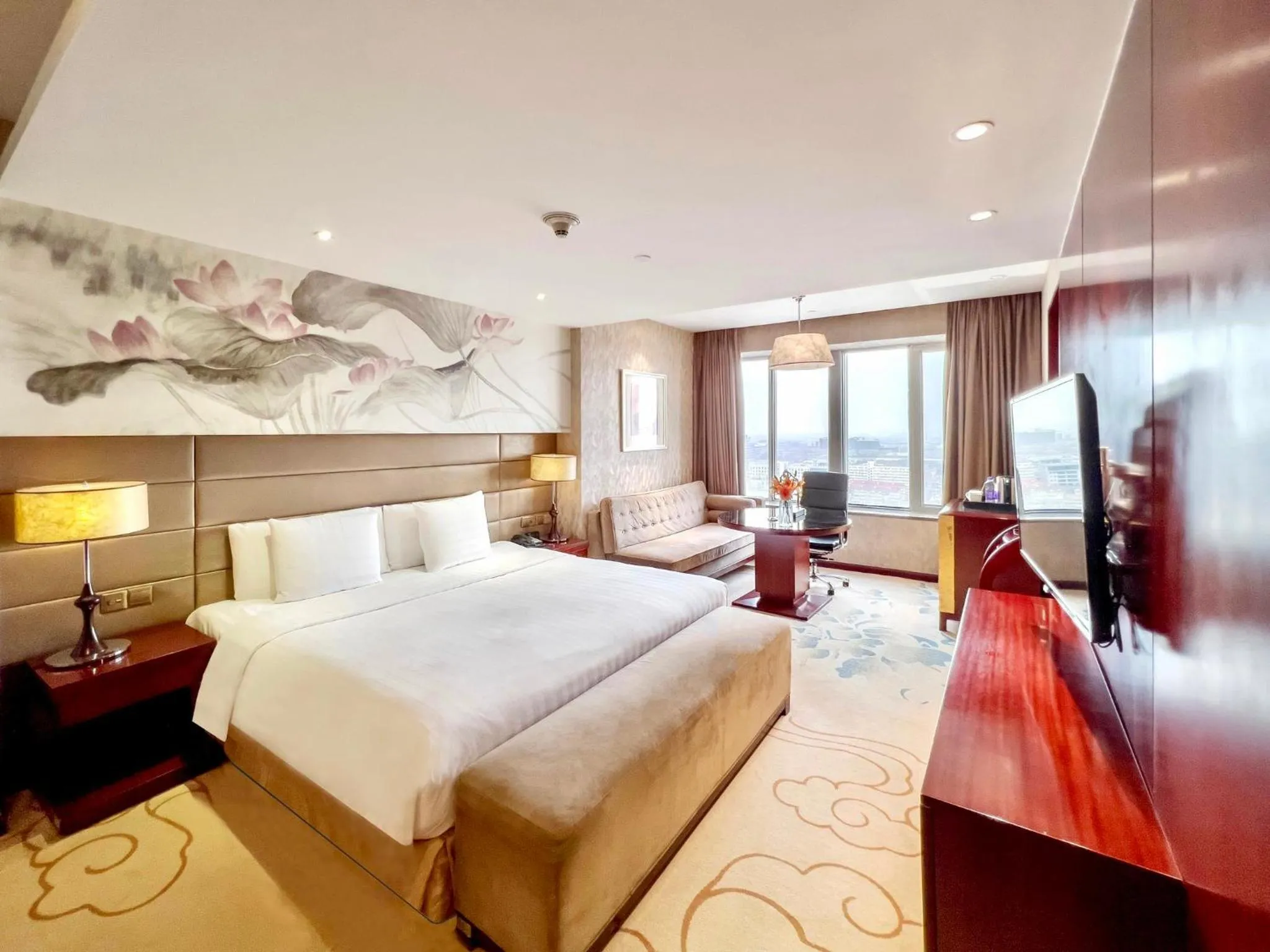 Photo of the whole room, Bed in Crowne Plaza Beijing Zhongguancun by IHG