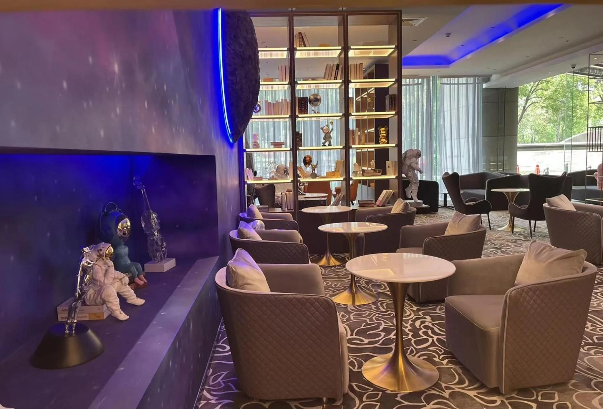 Lounge or bar in Crowne Plaza Beijing Zhongguancun by IHG