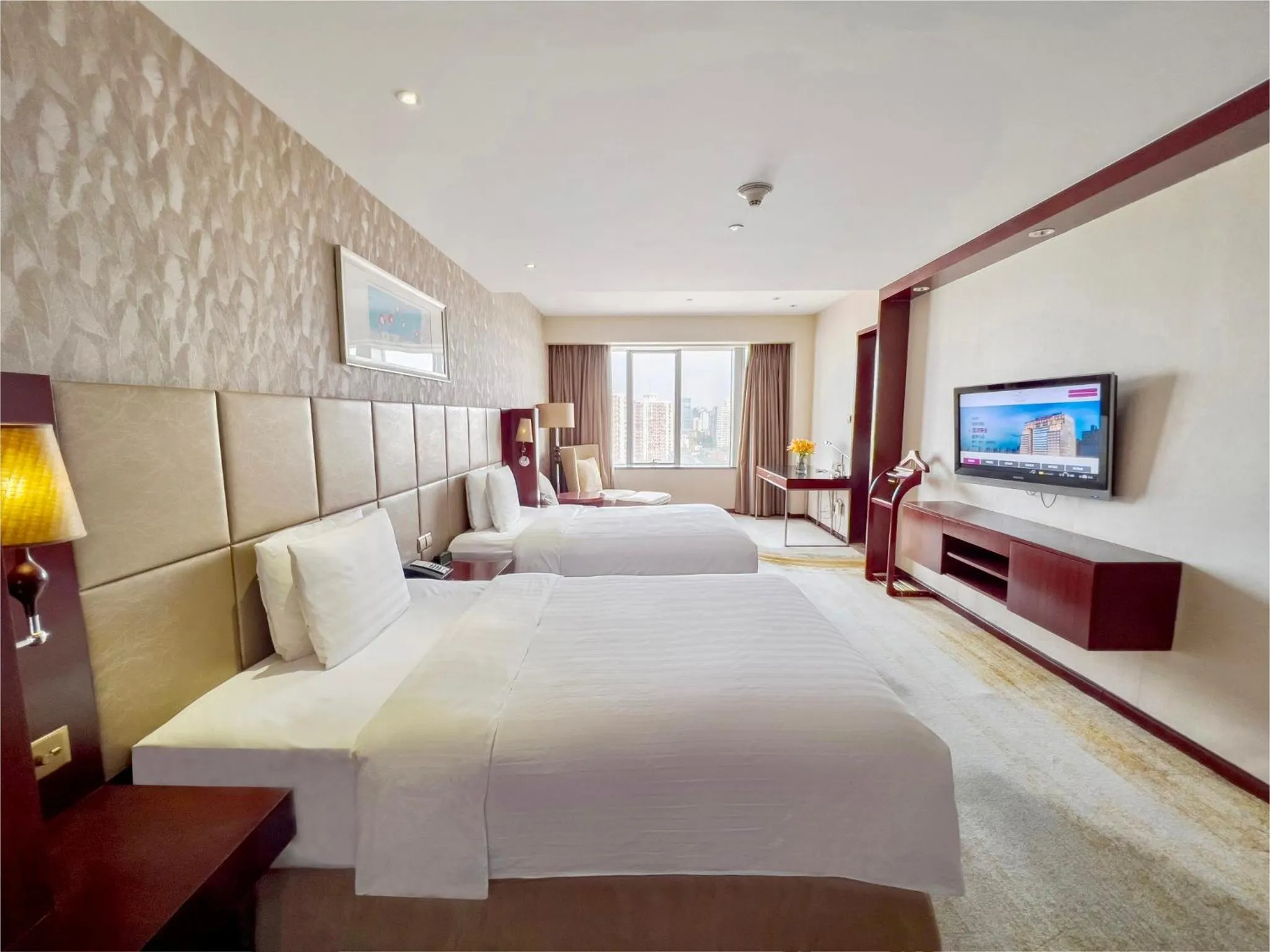 Photo of the whole room, Bed in Crowne Plaza Beijing Zhongguancun by IHG