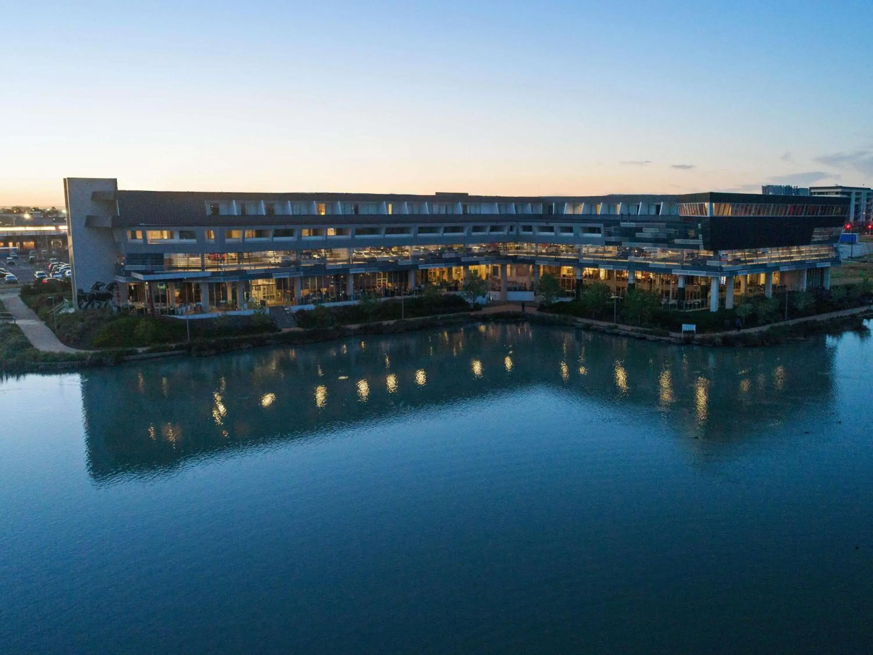 Property building in Mercure Melbourne Caroline Springs Property building in Mercure Melbourne Caroline Springs