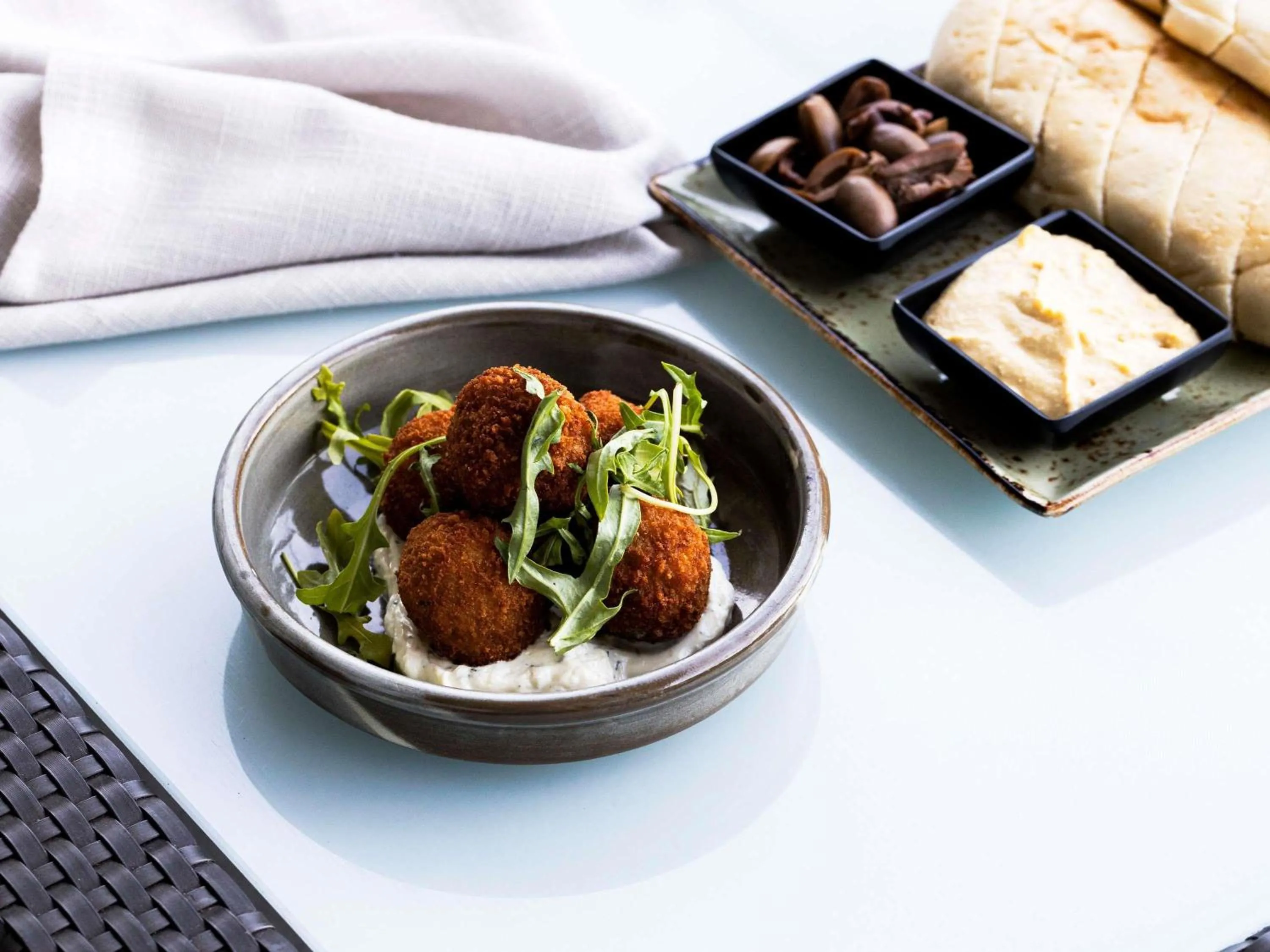 Lounge or bar in Mercure Melbourne Caroline Springs