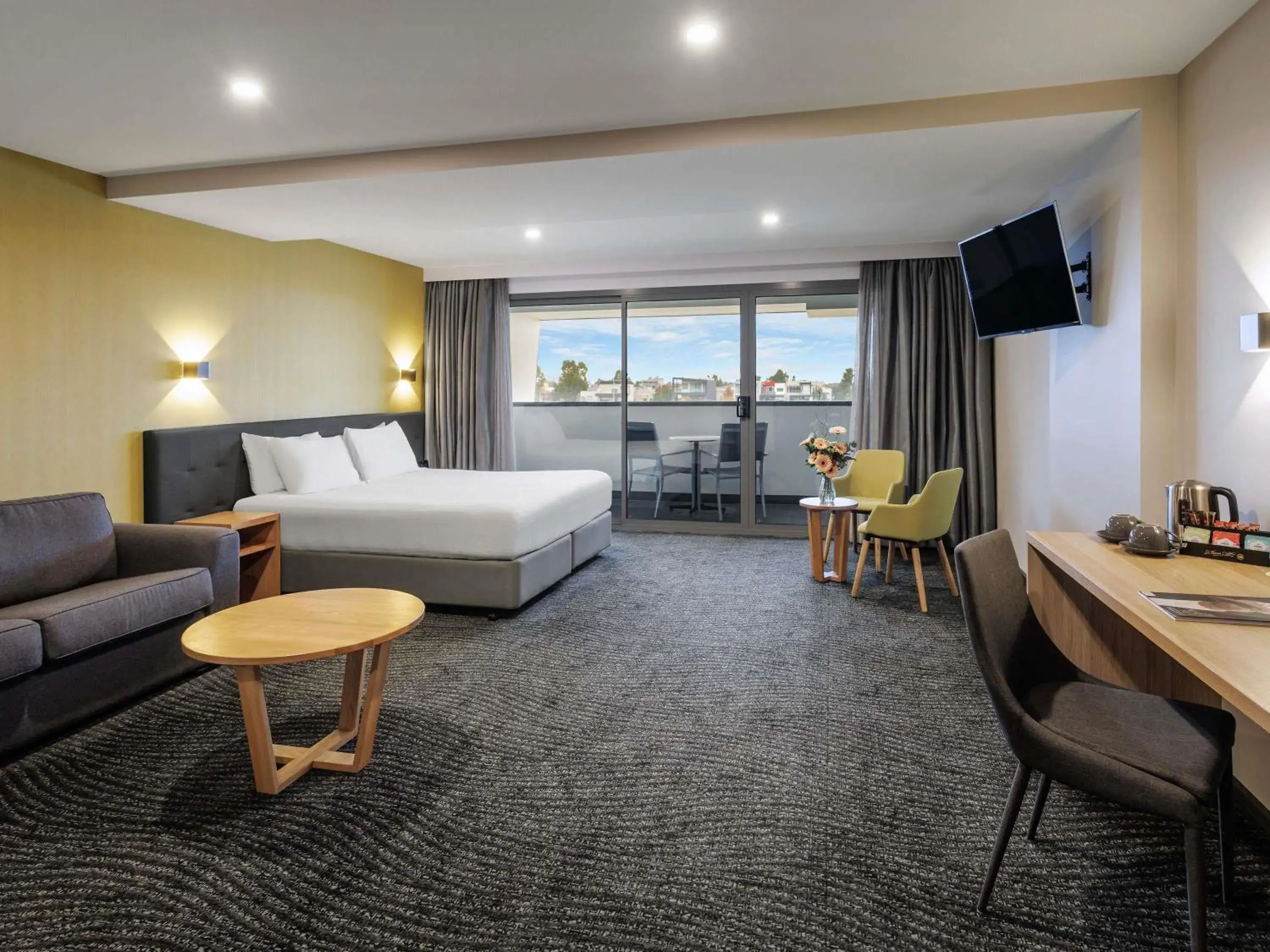 Superior King Room in Mercure Melbourne Caroline Springs Superior King Room in Mercure Melbourne Caroline Springs