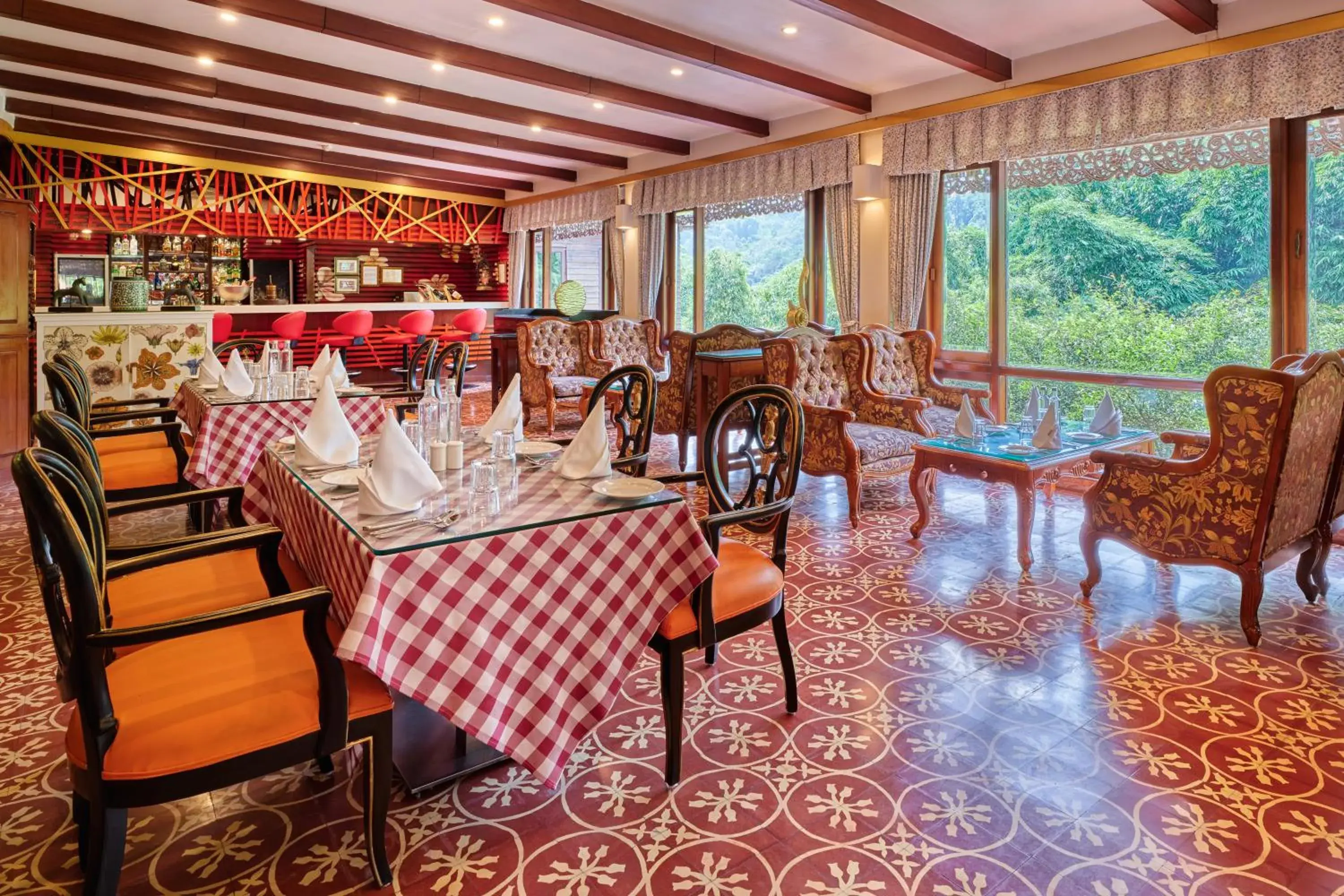 Lounge or bar in Mayfair Spa Resort & Casino Lounge or bar in Mayfair Spa Resort & Casino