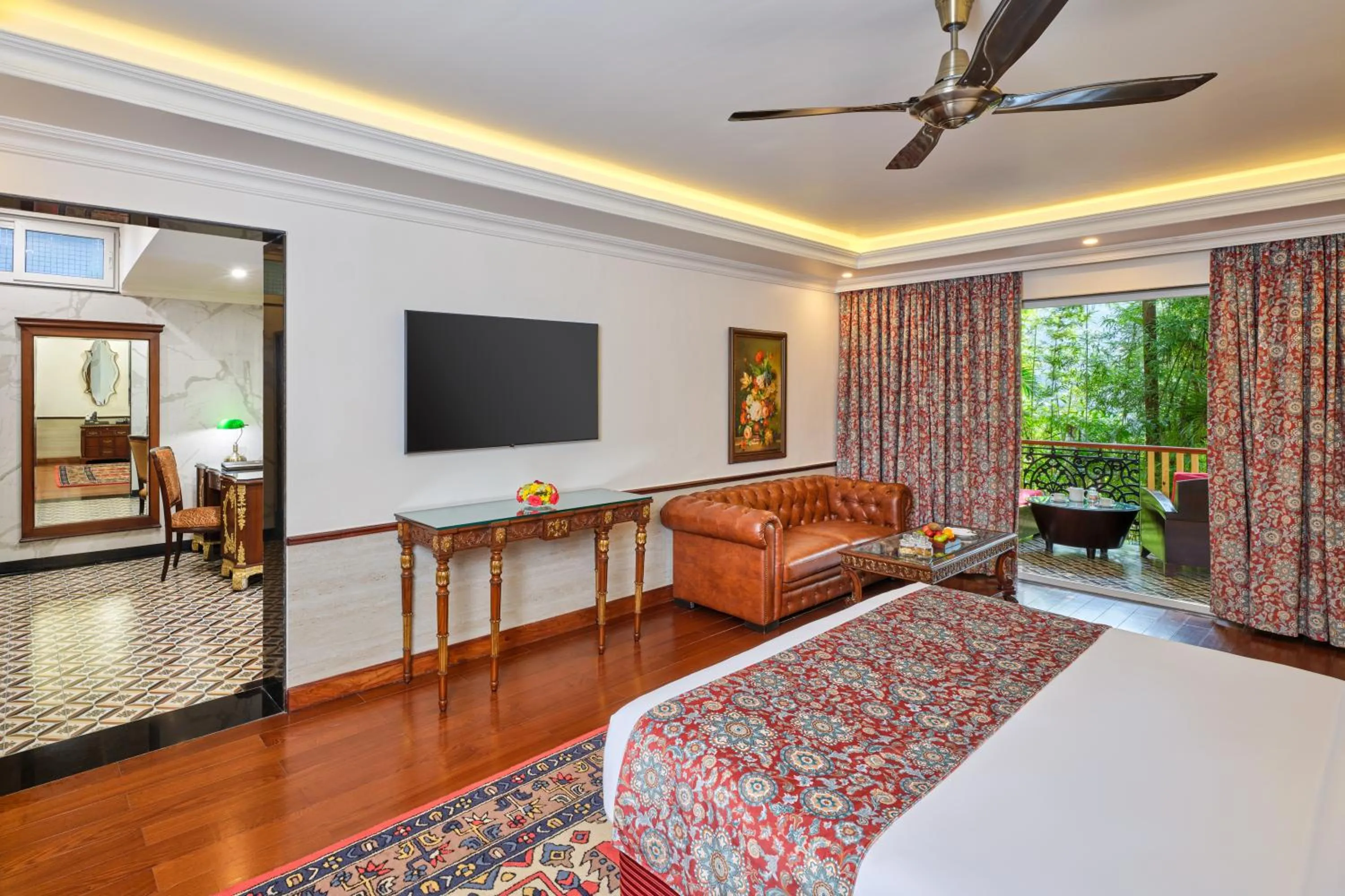 TV and multimedia, Bed in Mayfair Spa Resort & Casino