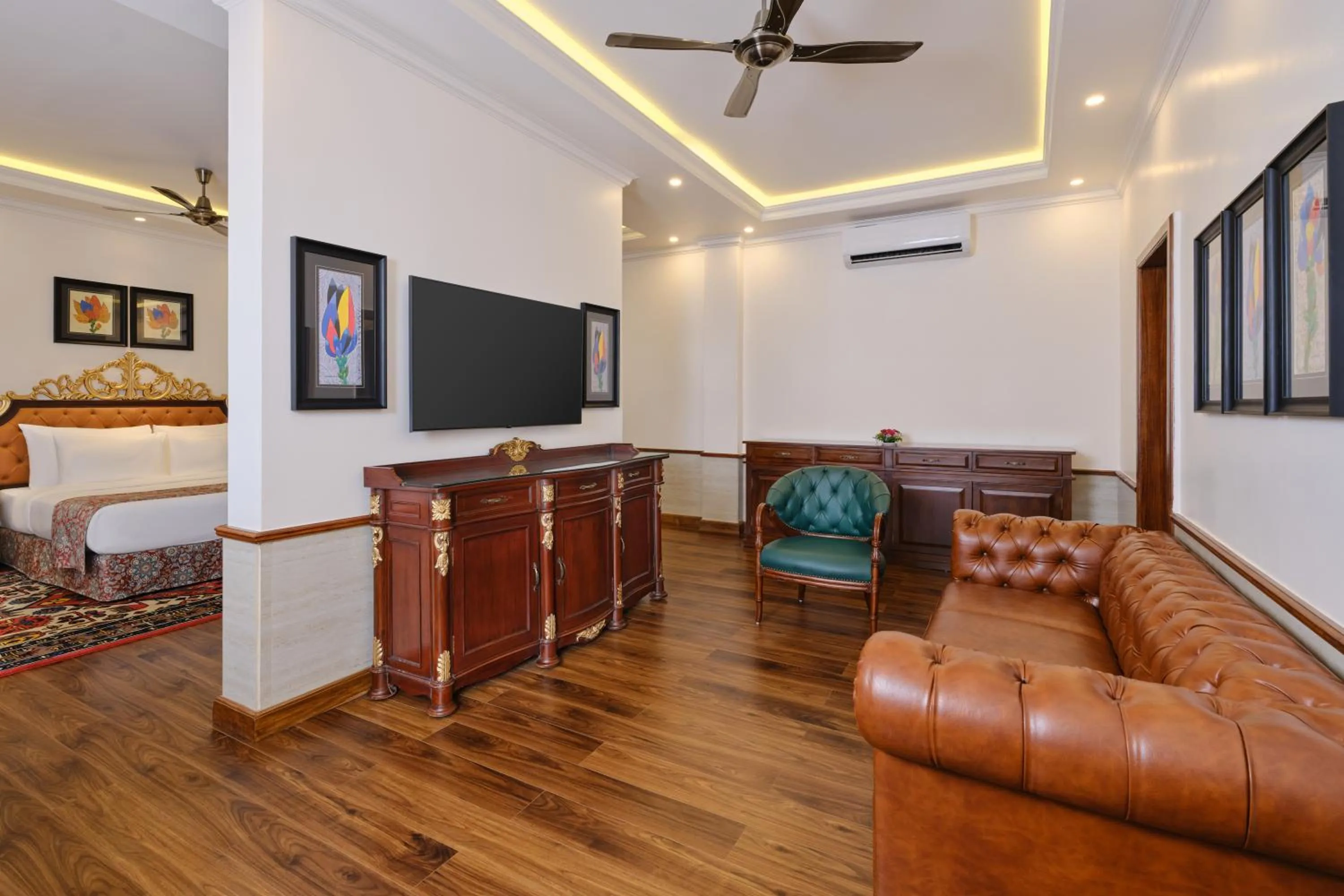 Living room in Mayfair Spa Resort & Casino