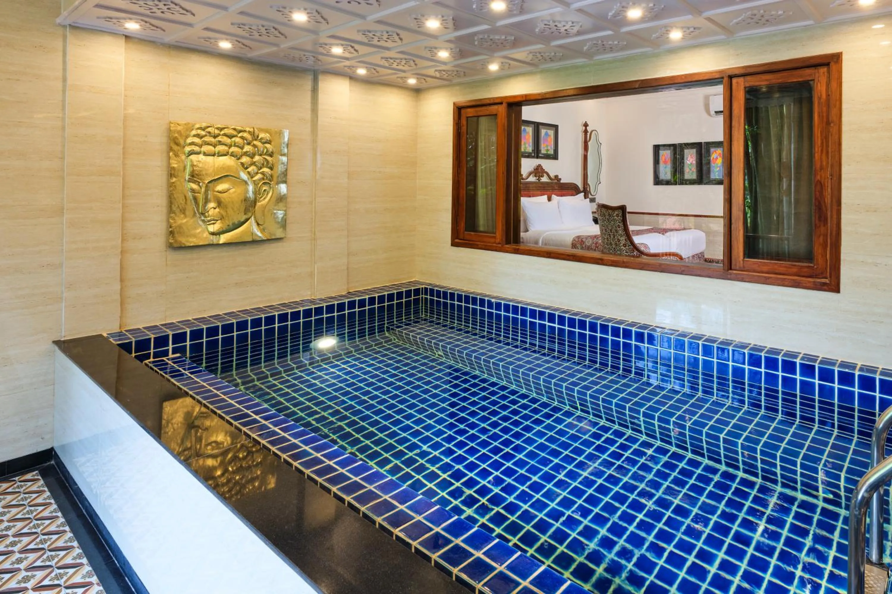 Swimming pool in Mayfair Spa Resort & Casino