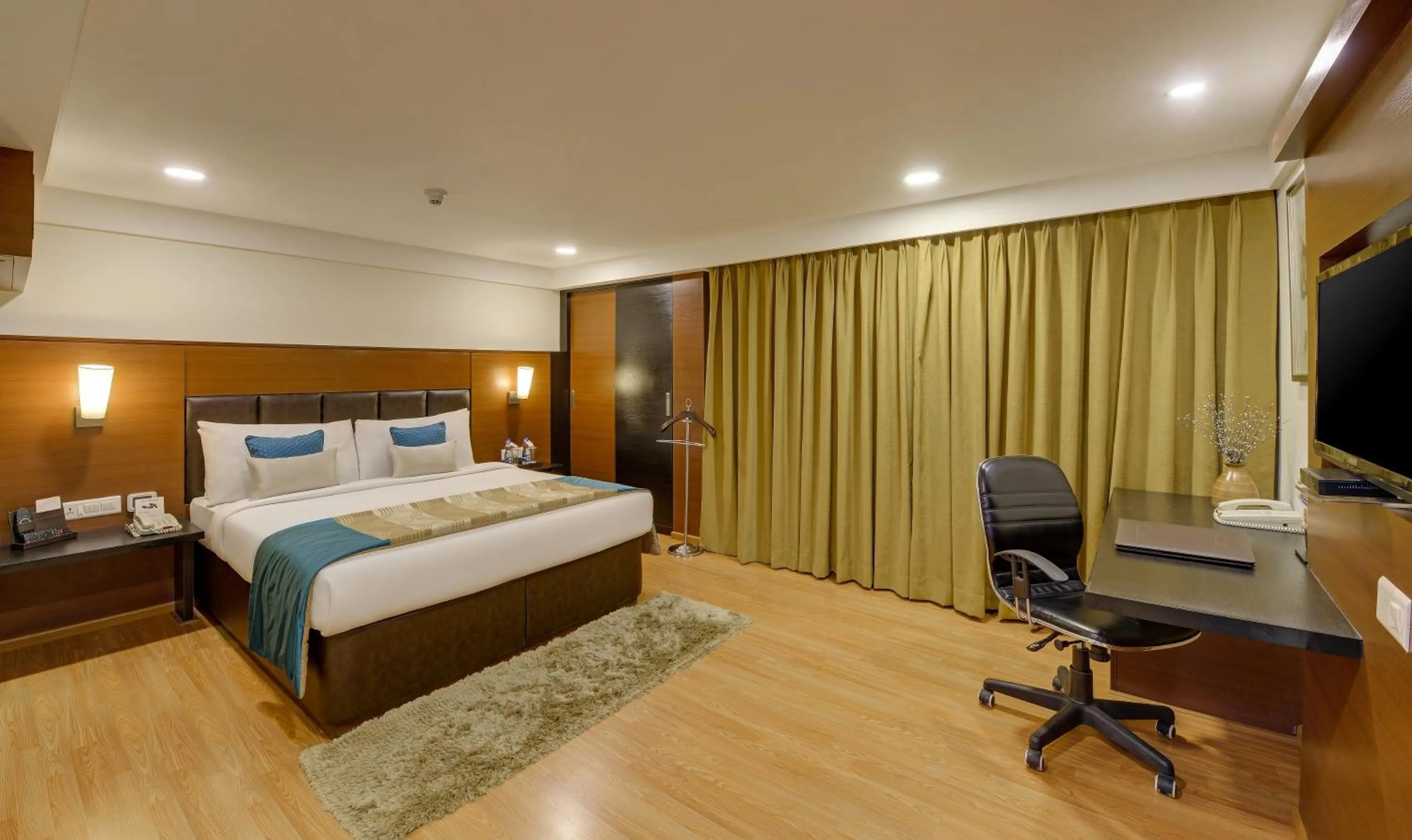 Photo of the whole room, Bed in Fortune Park Galaxy, Vapi - Member ITC Hotels' Group