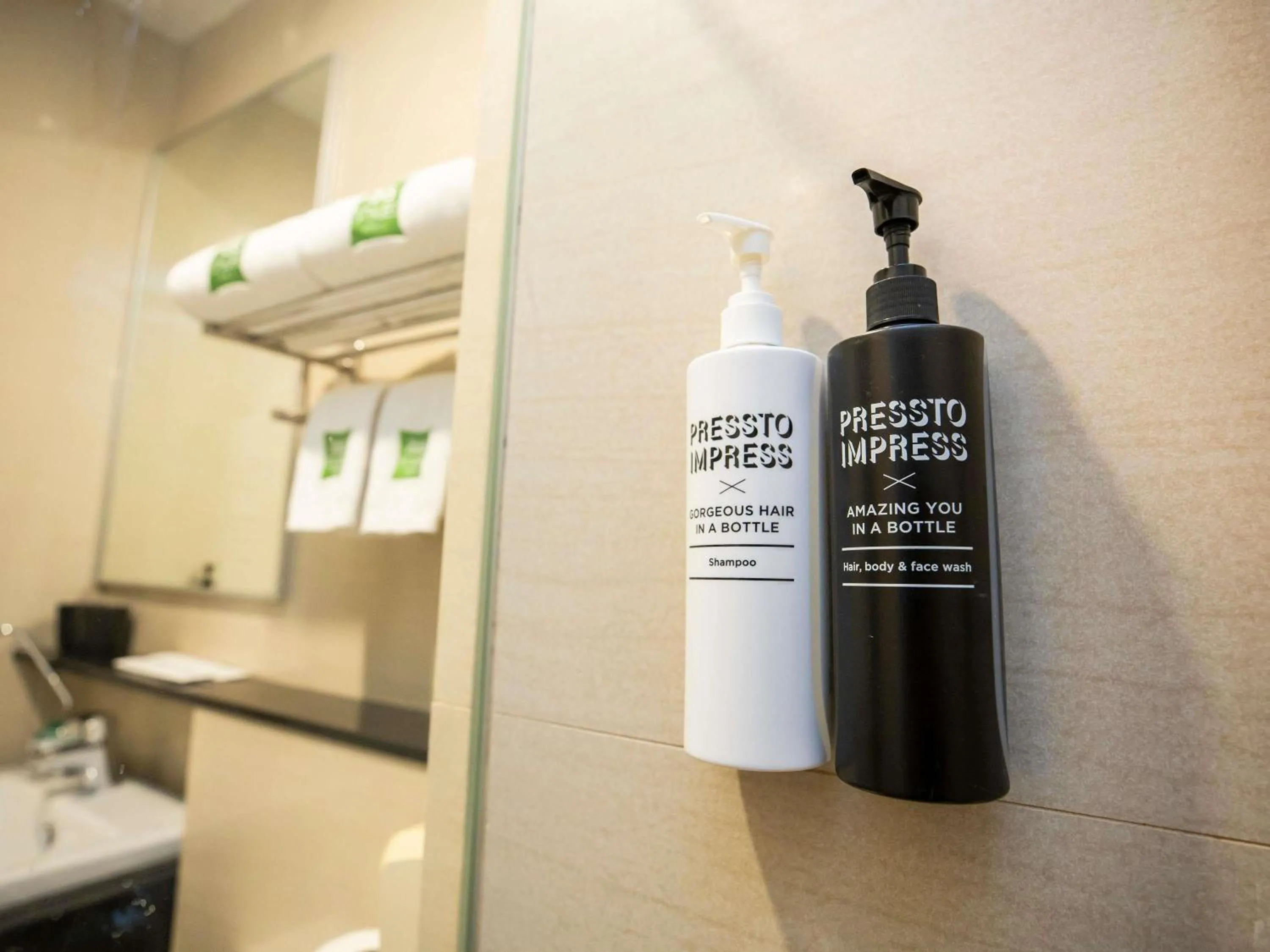 Bedroom in ibis Styles Singapore Albert