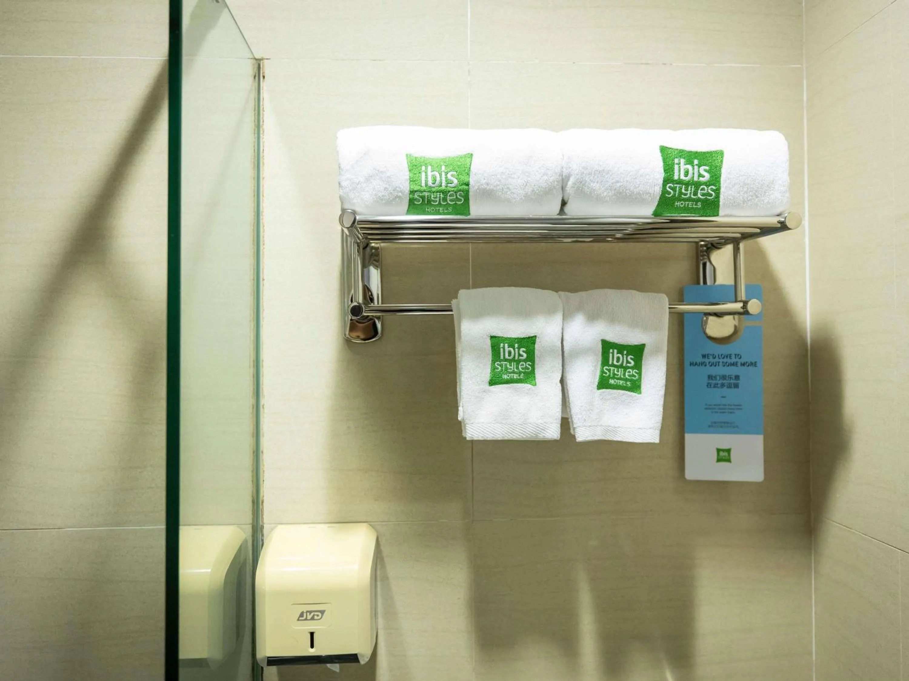 Bedroom in ibis Styles Singapore Albert