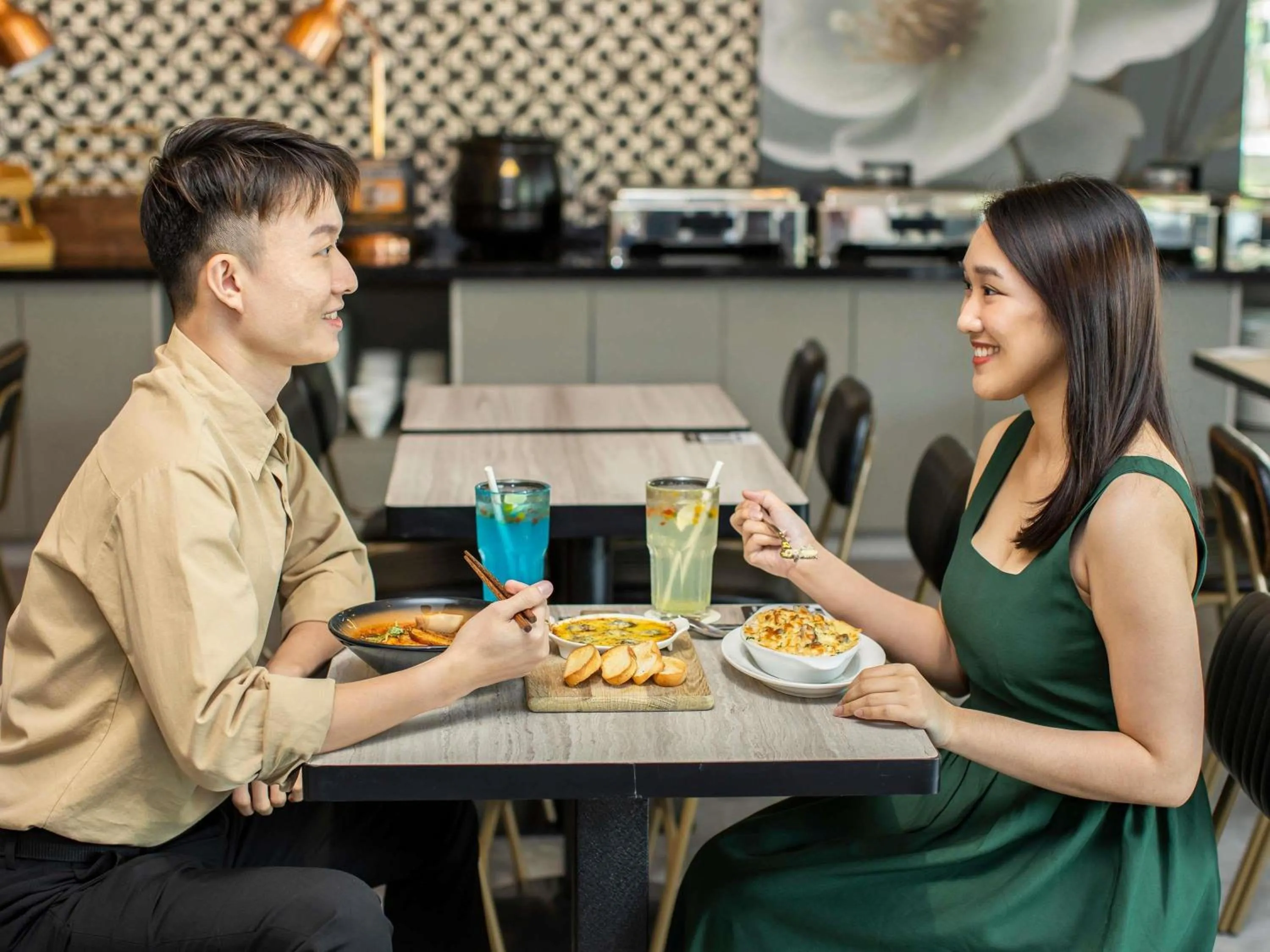 Restaurant/places to eat in ibis Styles Singapore Albert