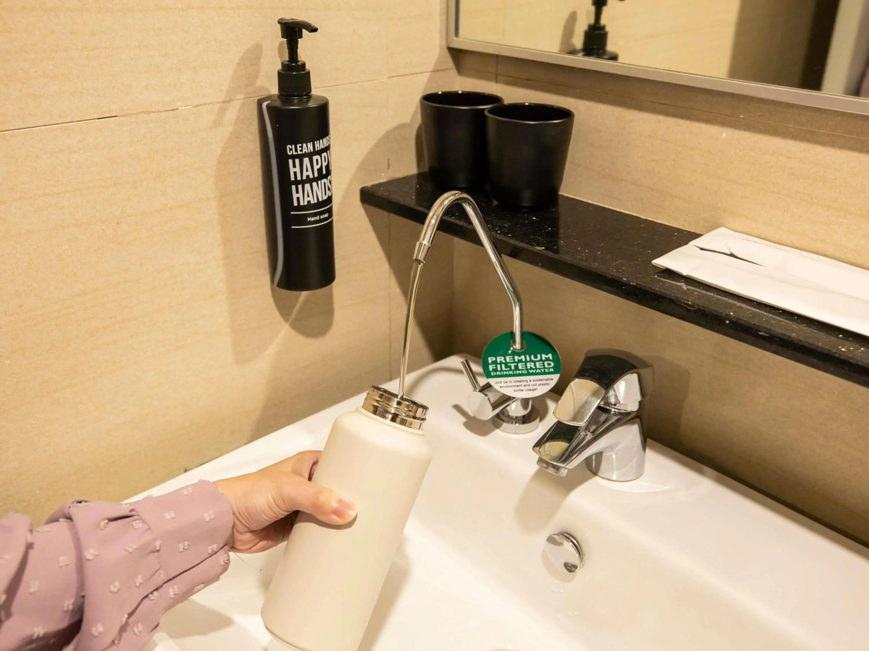 Bedroom in ibis Styles Singapore Albert