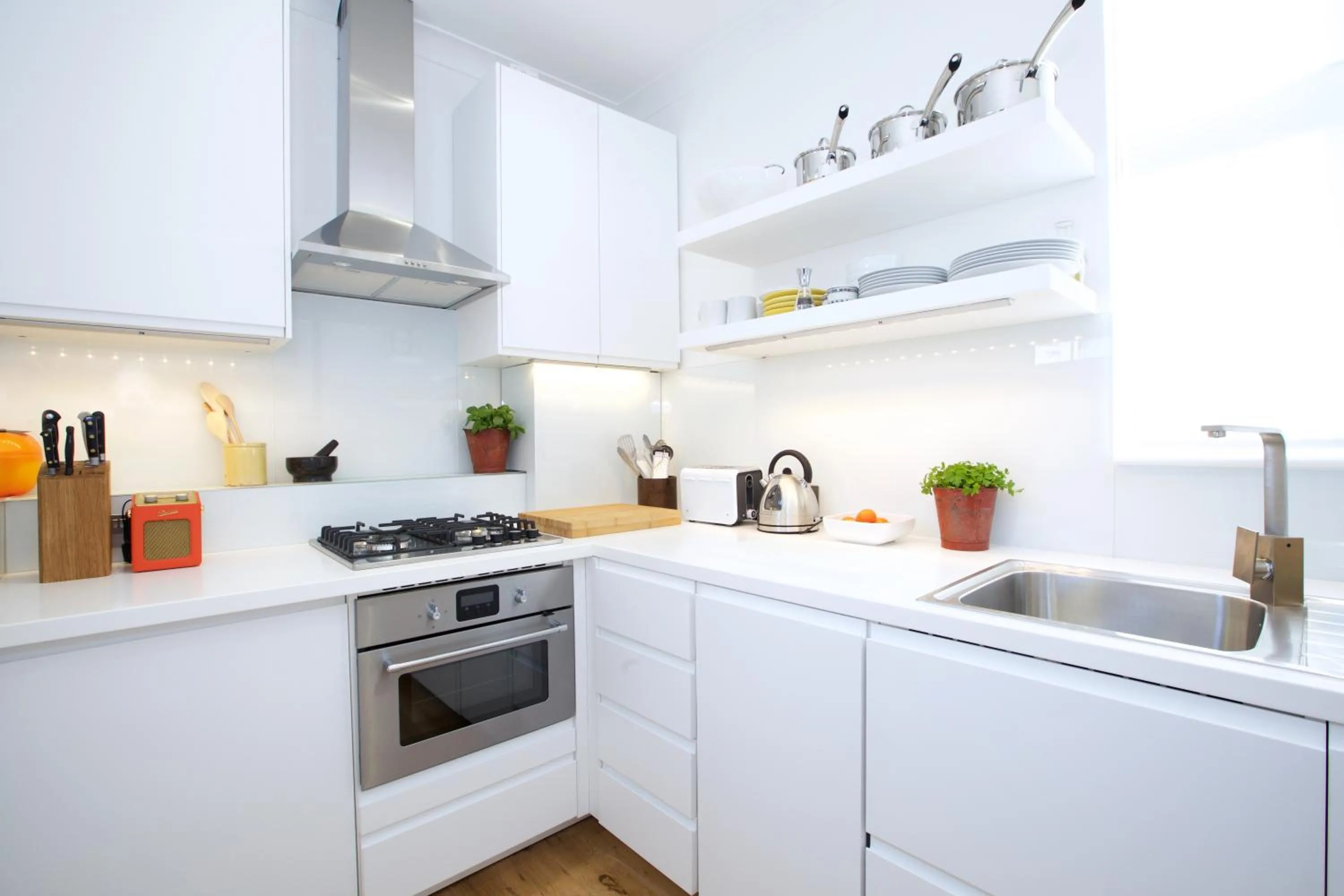Retro apartment moments from Battersea Park