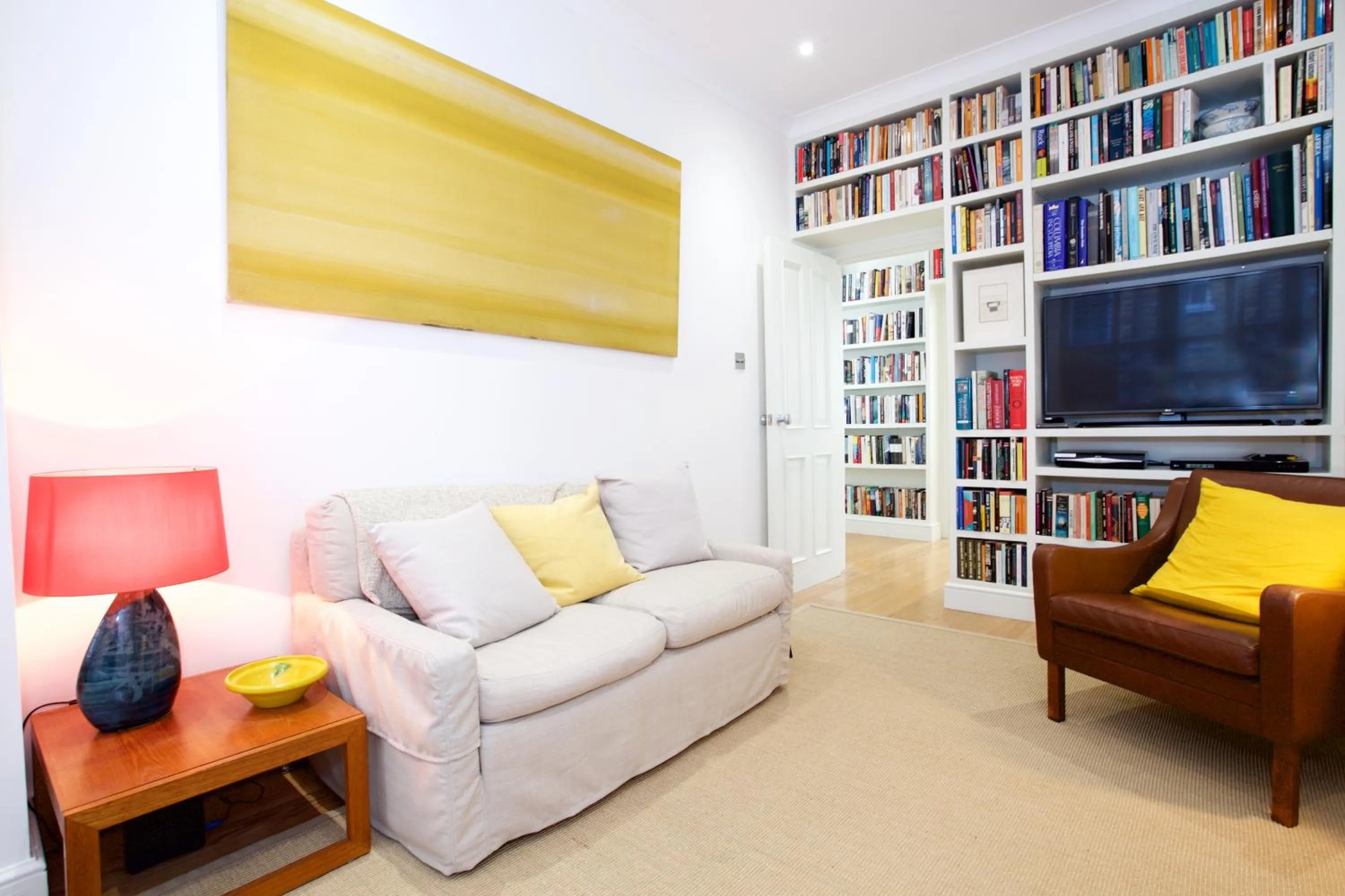 Retro apartment moments from Battersea Park