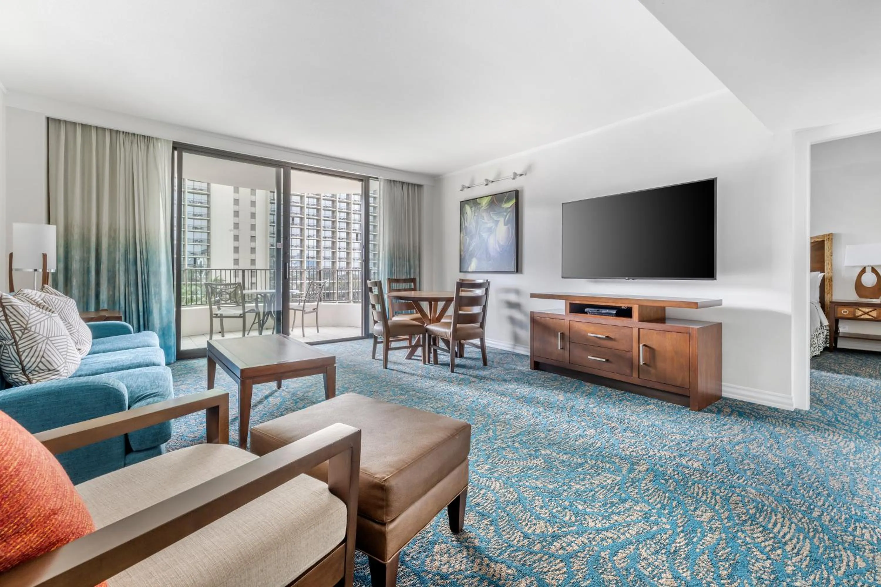 Living room in Hilton Grand Vacations Club at Hilton Hawaiian Village