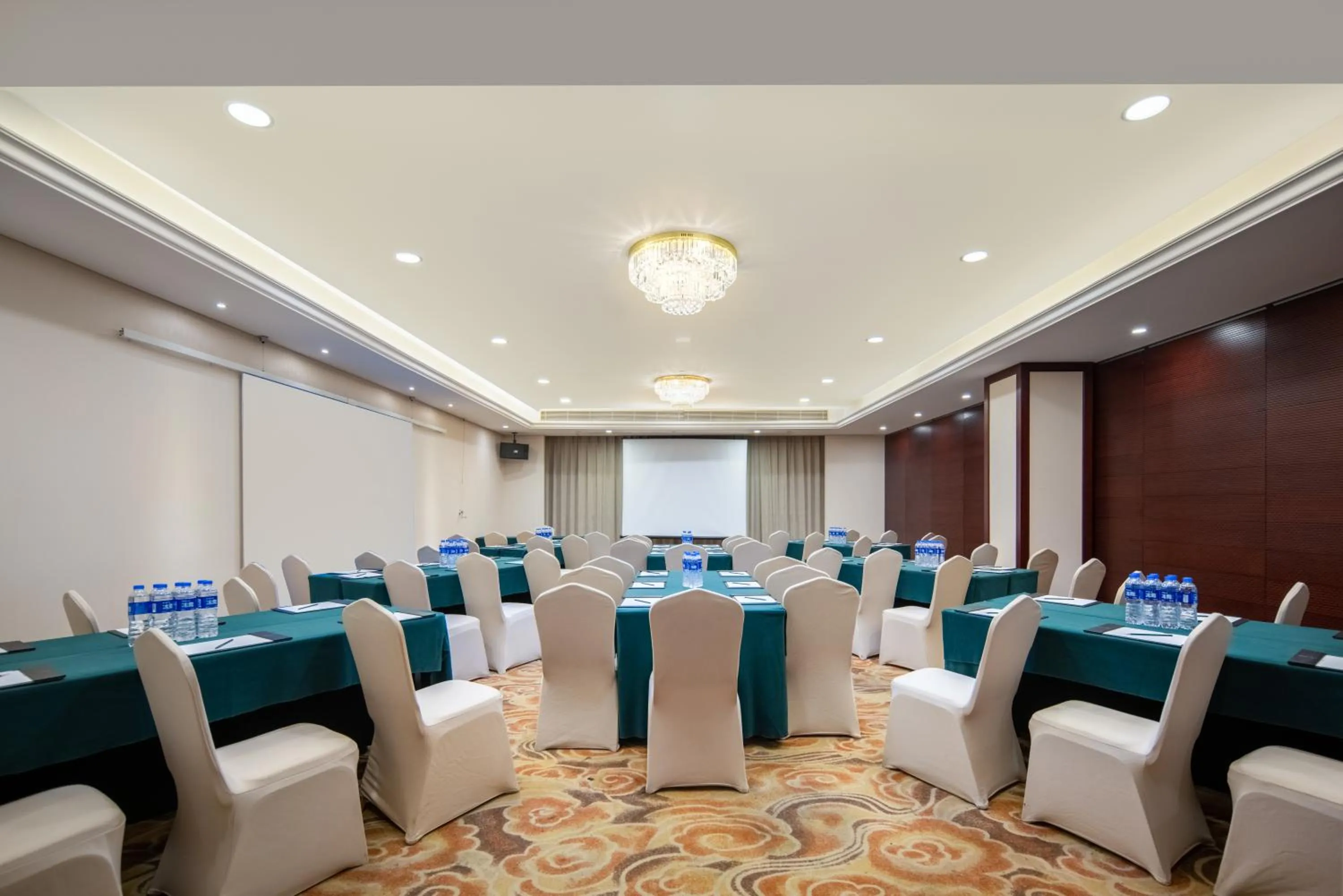 Gem Flower Hotel - North Bund