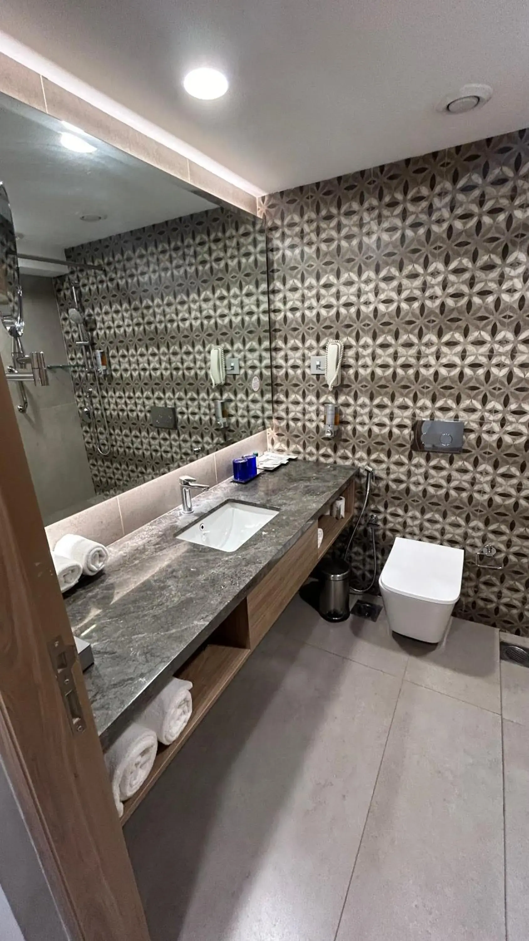 Bathroom in Fortune Valley View, Manipal - Member ITC Hotels' Group Bathroom in Fortune Valley View, Manipal - Member ITC Hotels' Group