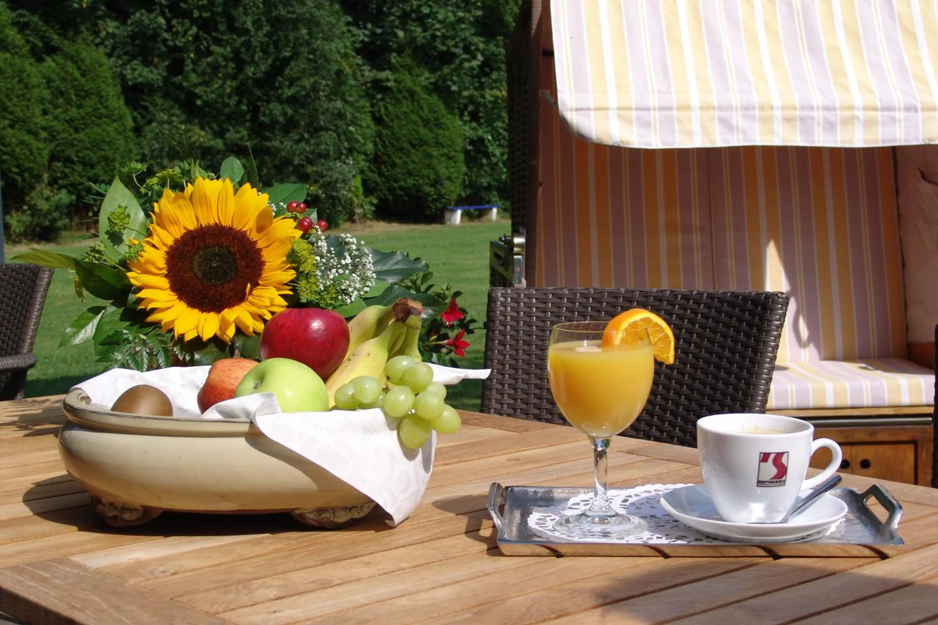 Garden in Hotel Garni Landhaus Uttum