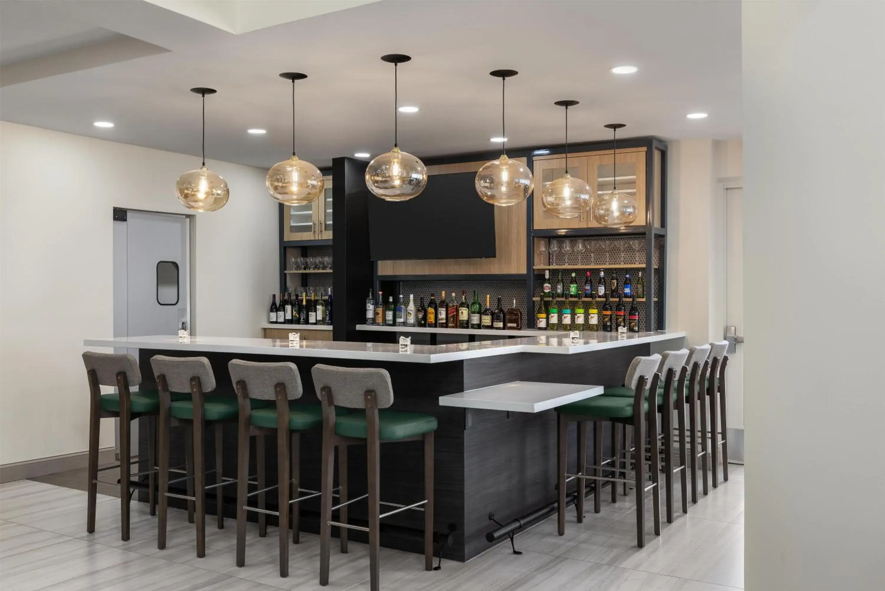 Lounge or bar in Hilton Garden Inn Washington DC/Greenbelt Lounge or bar in Hilton Garden Inn Washington DC/Greenbelt