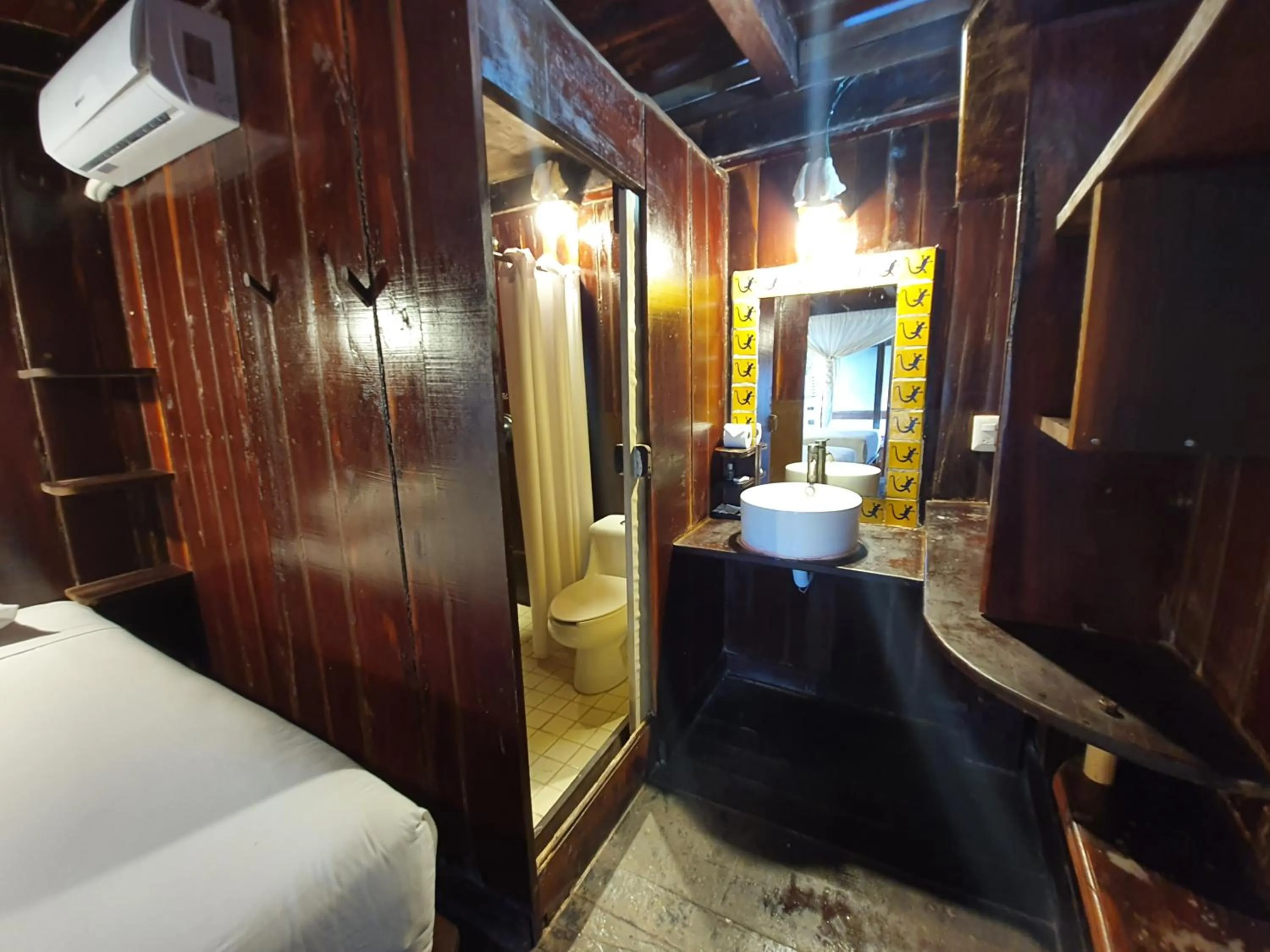 Bathroom, Bed in Eco Cabañas Bluekay