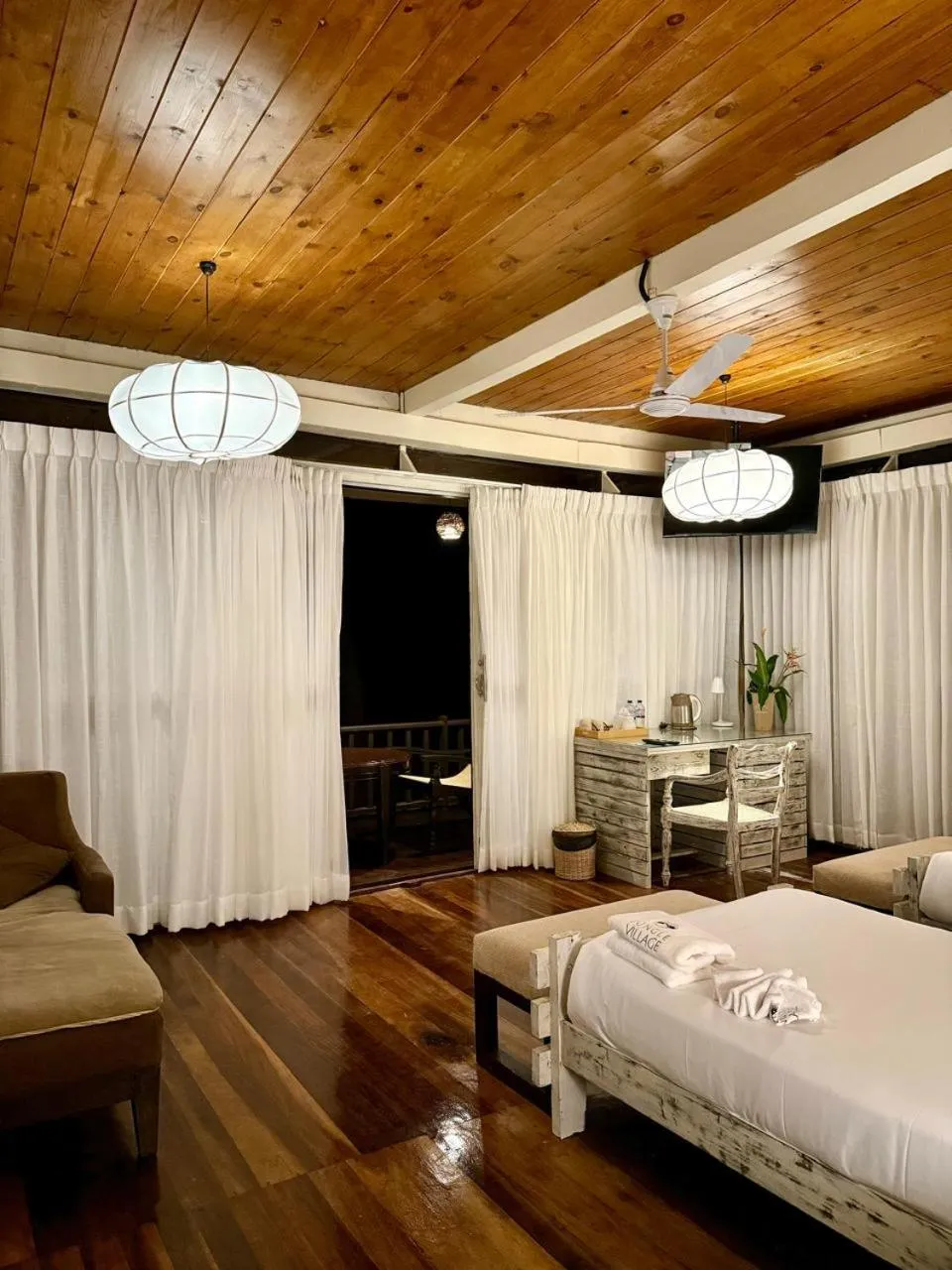 Bed in Jungle Village Unawatuna