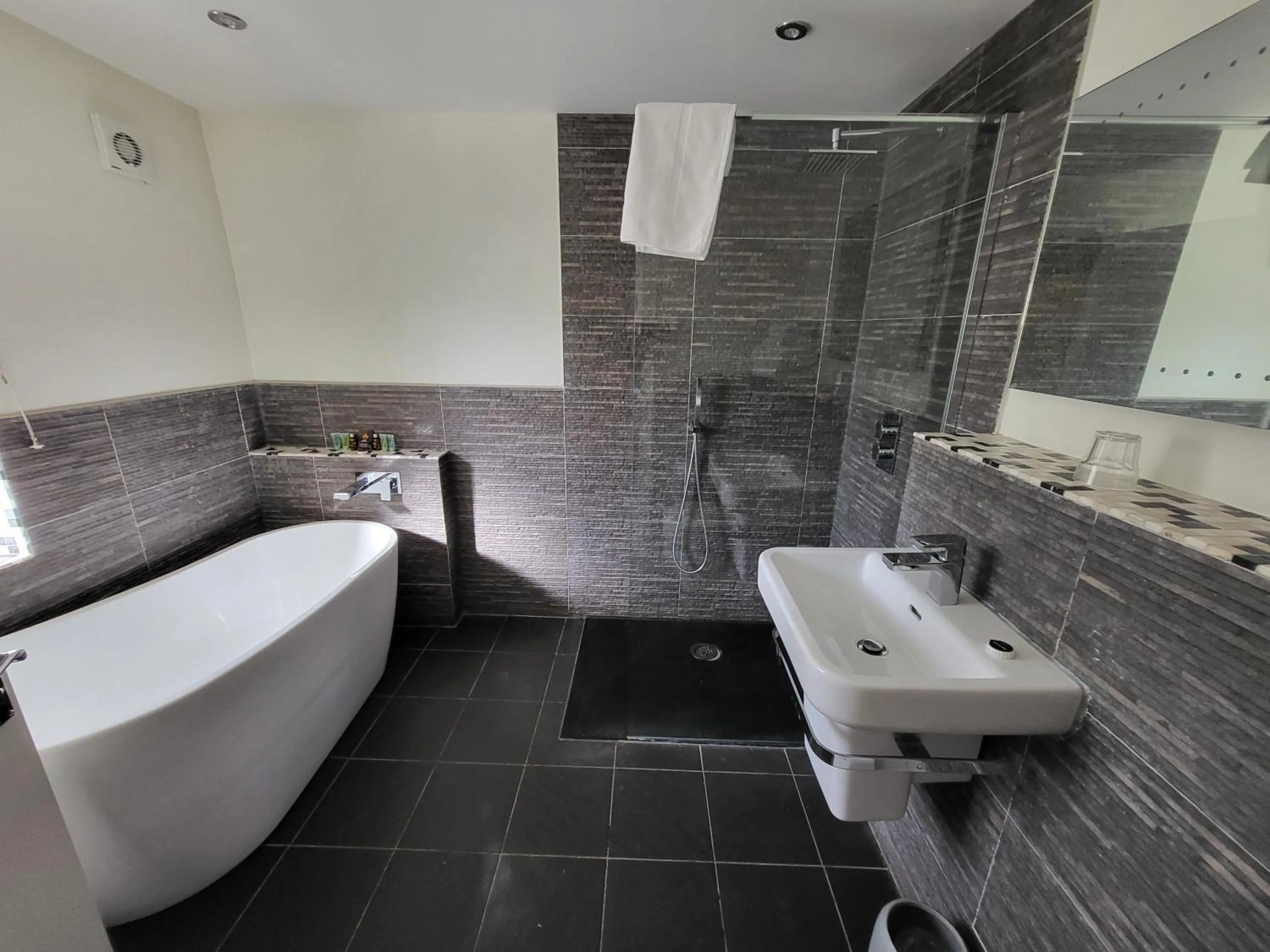 The Manifold Inn Hotel