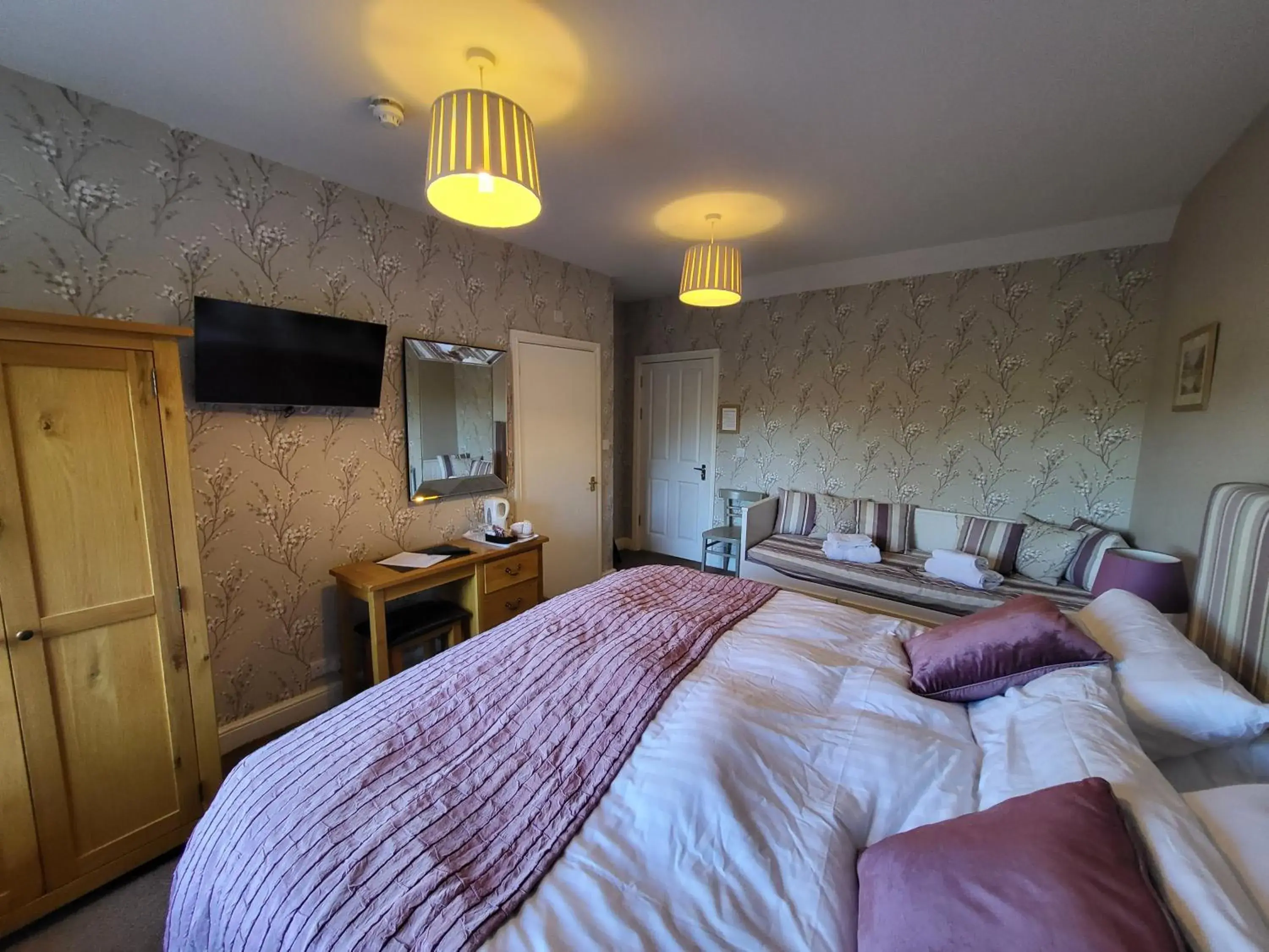 Triple Room in The Manifold Inn Hotel Triple Room in The Manifold Inn Hotel