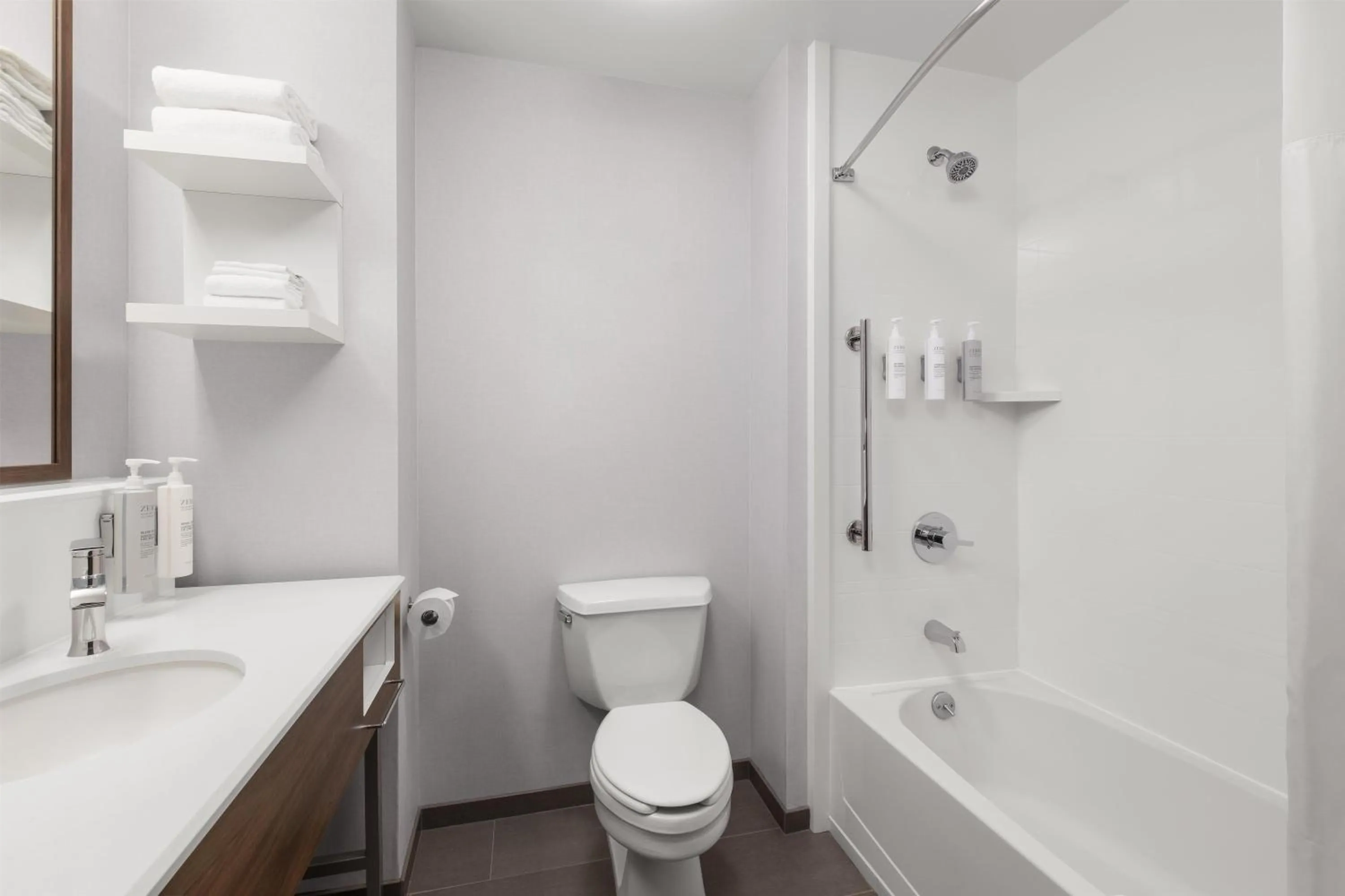 Bathroom in Hampton Inn Majestic Chicago Theatre District