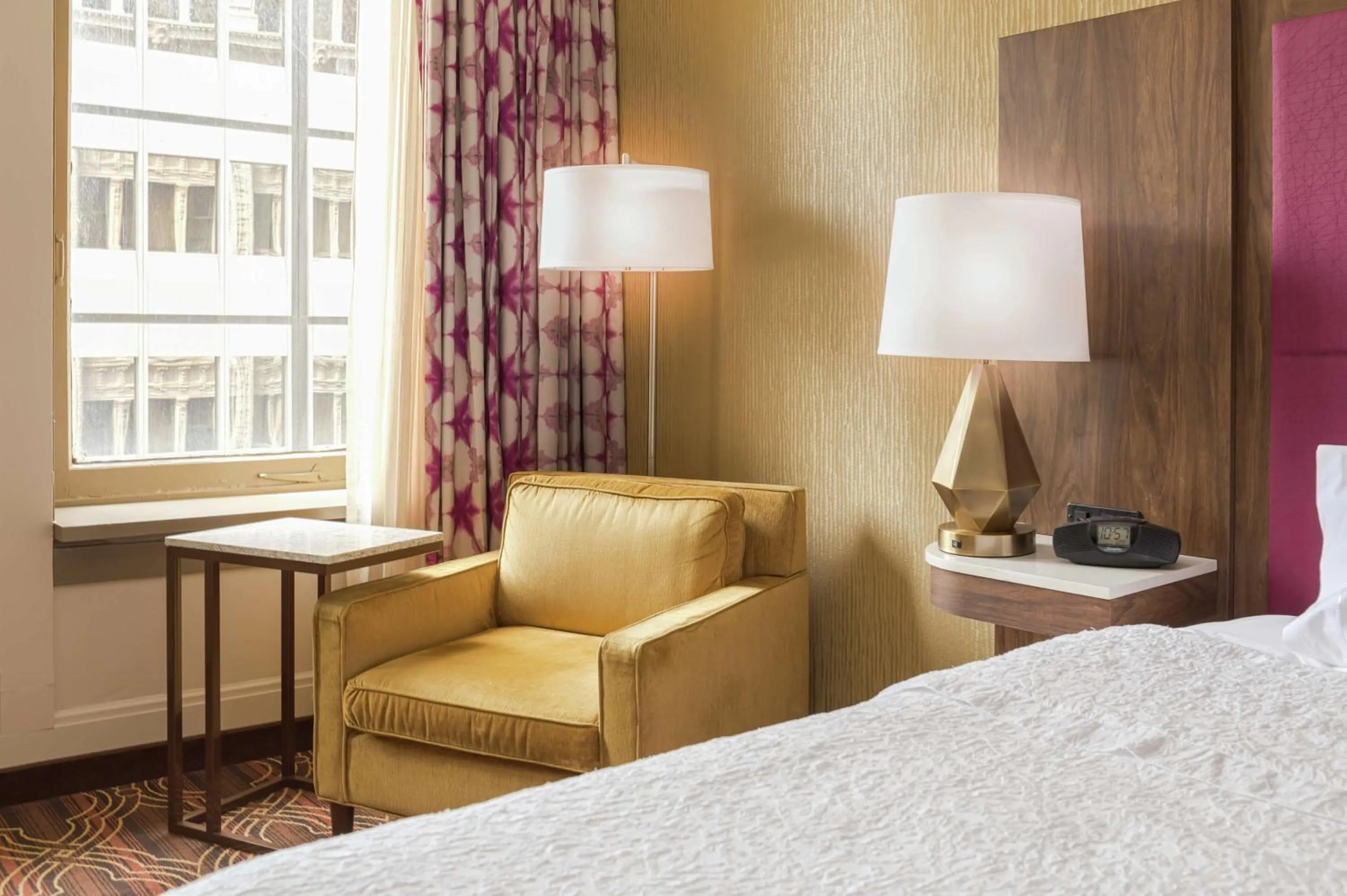 Bed in Hampton Inn Majestic Chicago Theatre District