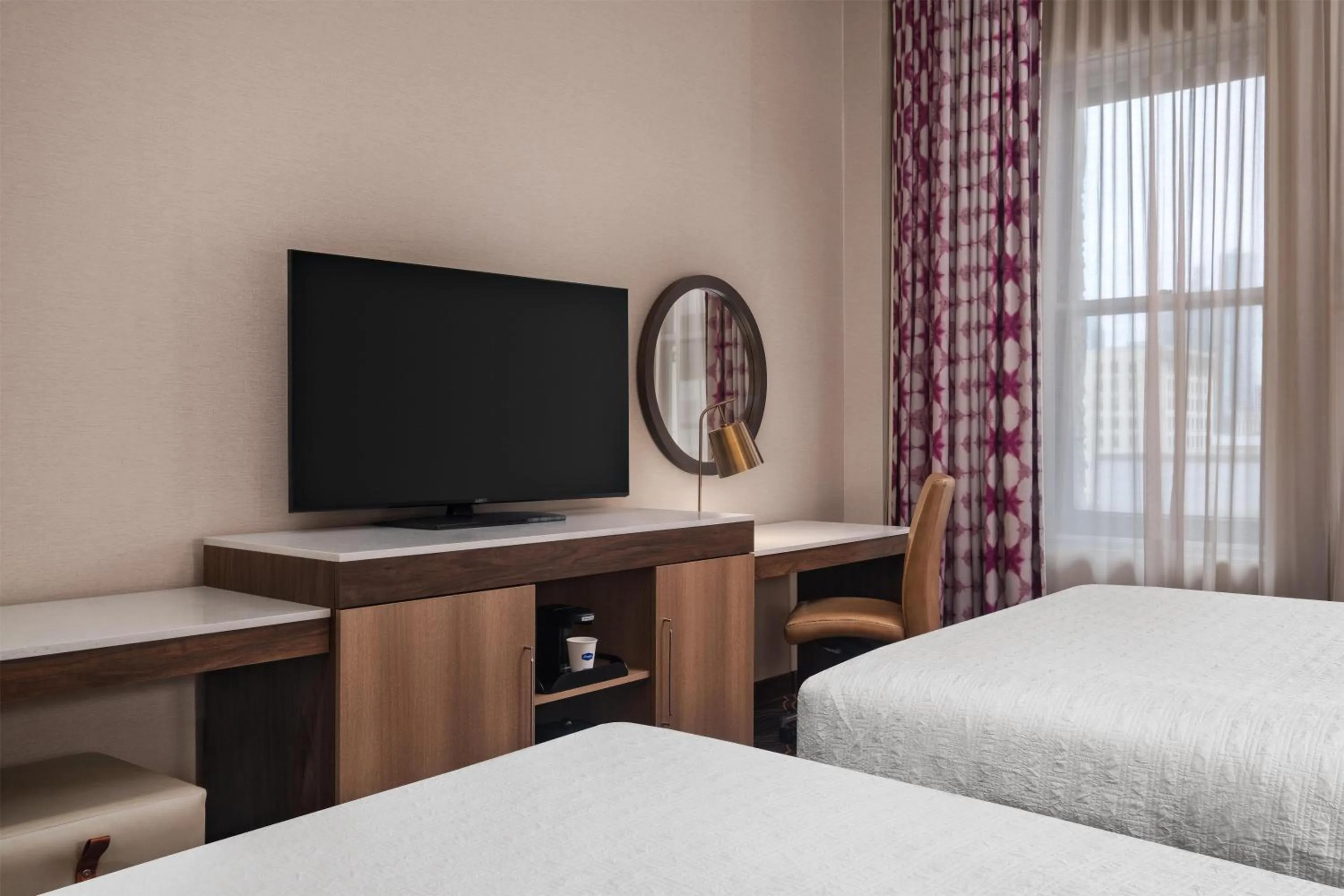 Bed in Hampton Inn Majestic Chicago Theatre District