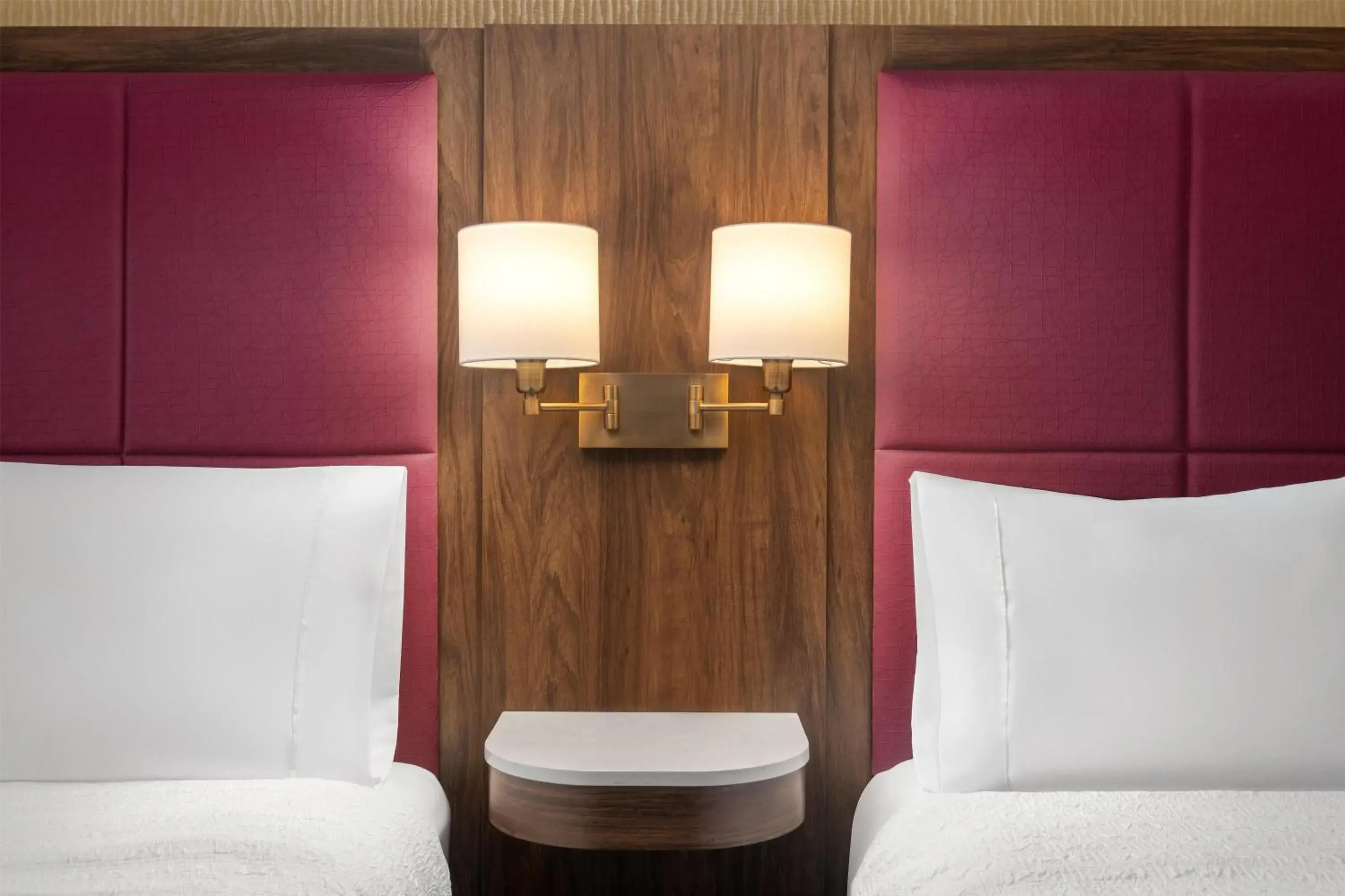 Bed in Hampton Inn Majestic Chicago Theatre District Bed in Hampton Inn Majestic Chicago Theatre District