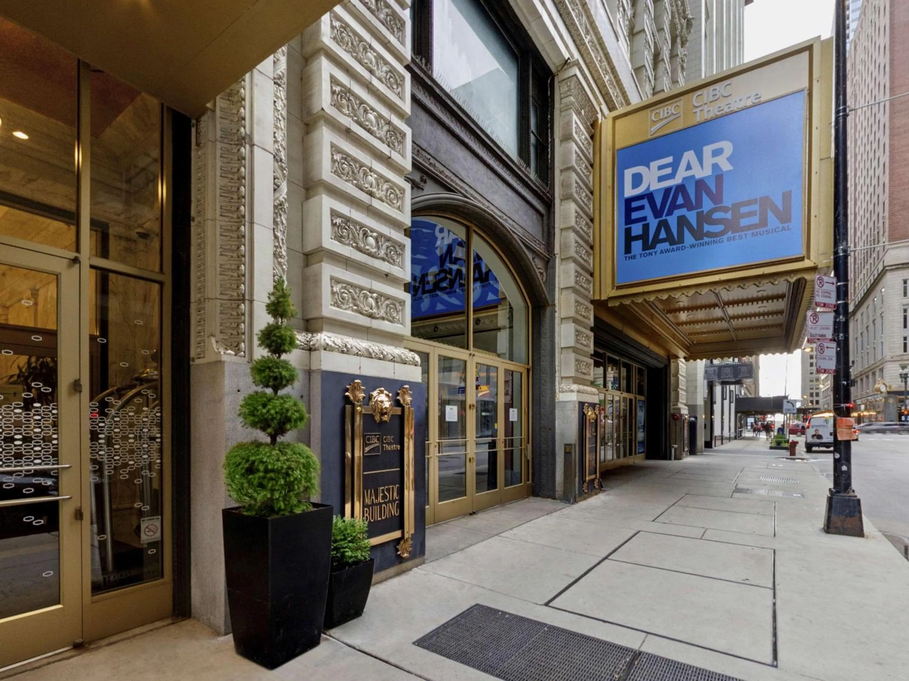 Property building in Hampton Inn Majestic Chicago Theatre District