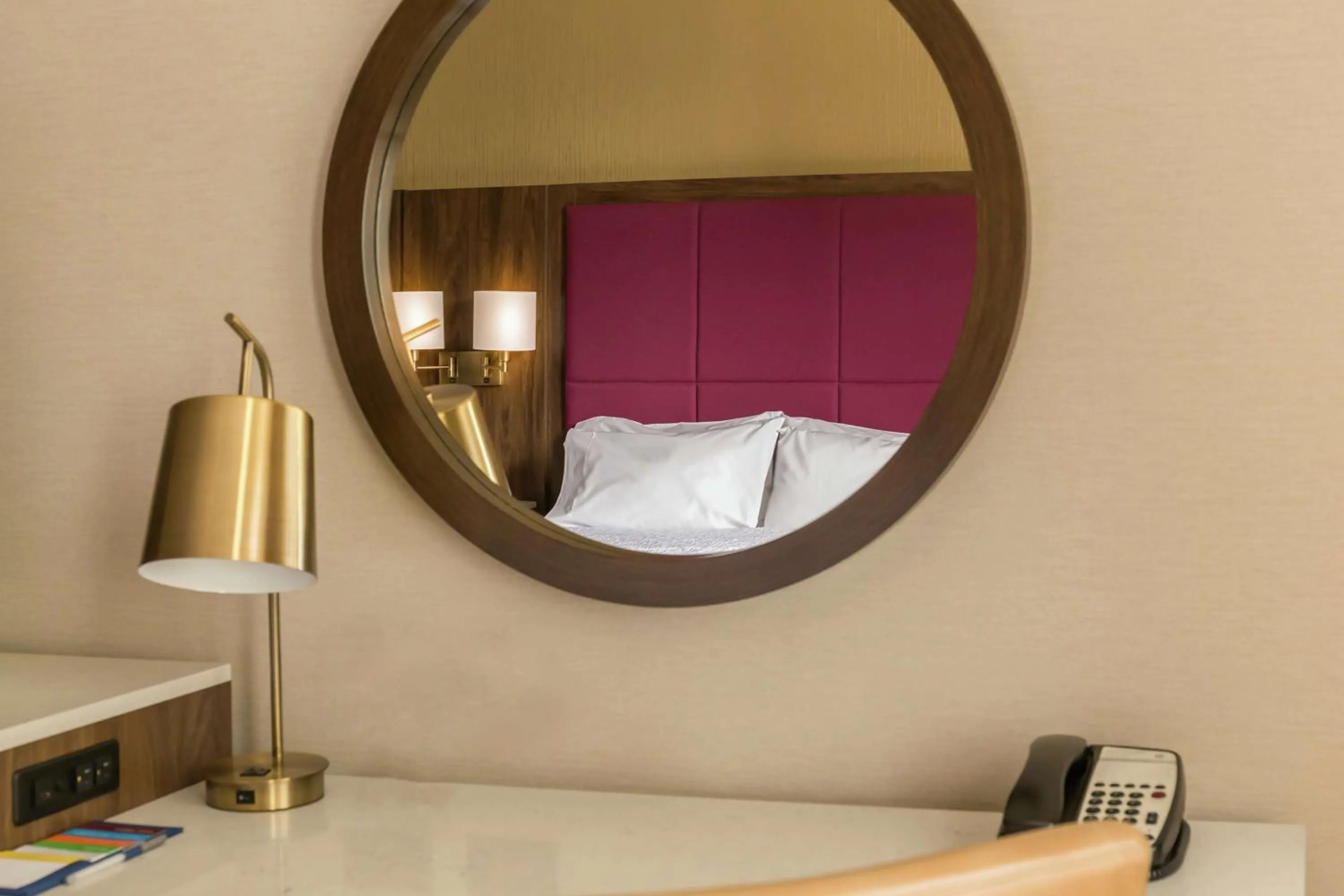 Bedroom, Bed in Hampton Inn Majestic Chicago Theatre District