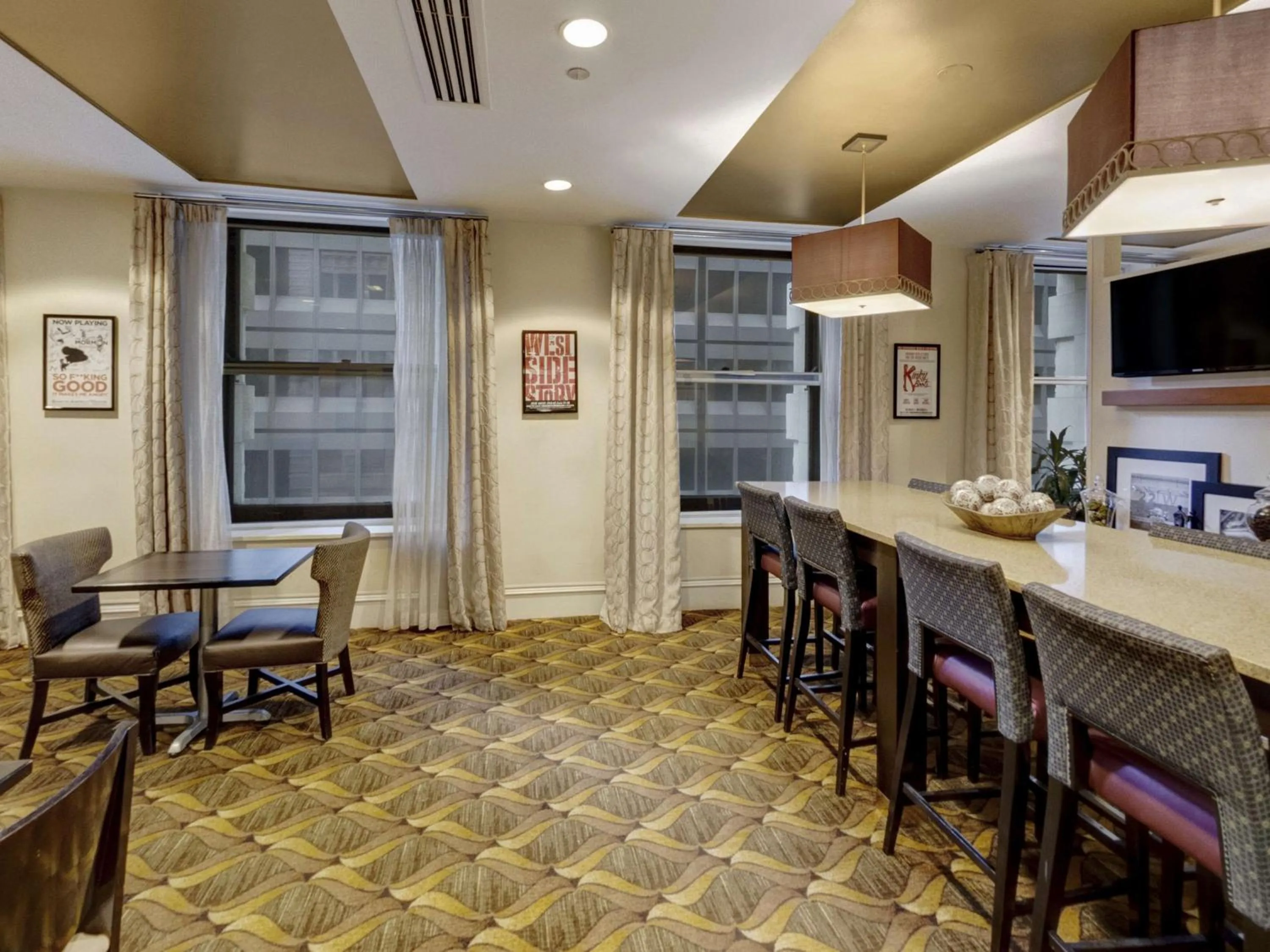 Breakfast in Hampton Inn Majestic Chicago Theatre District