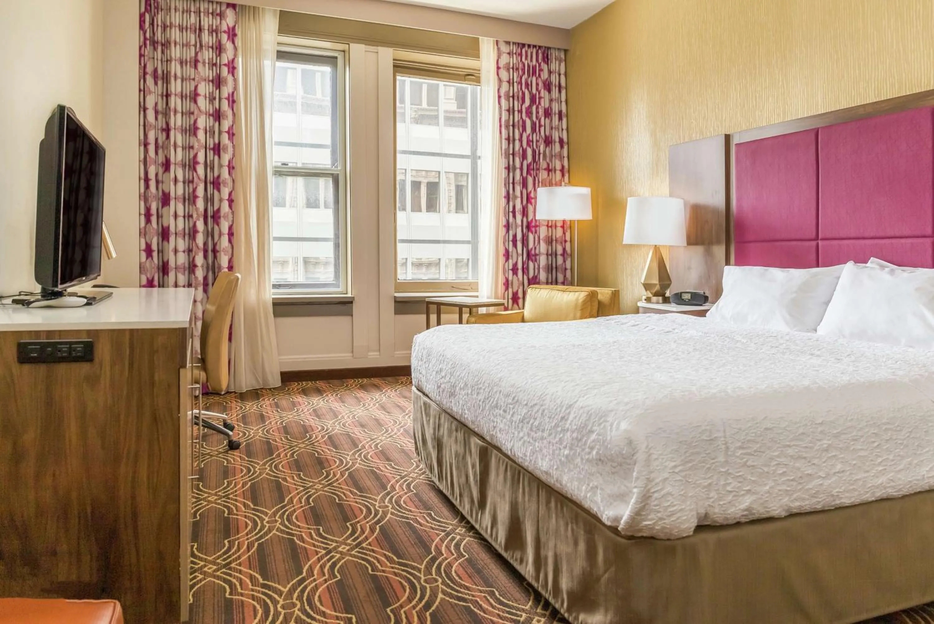 Bedroom, Bed in Hampton Inn Majestic Chicago Theatre District