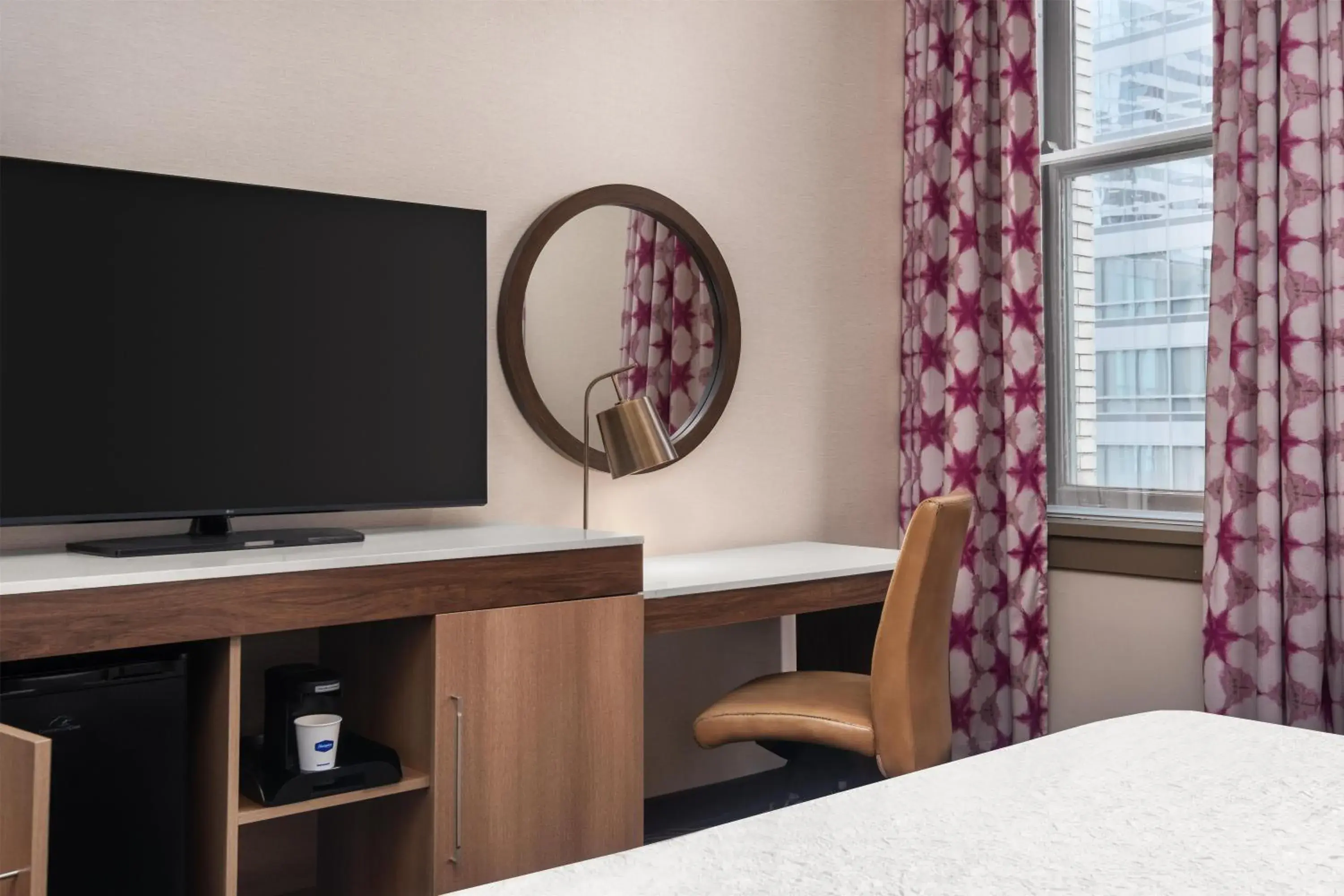 Bedroom, Bed in Hampton Inn Majestic Chicago Theatre District Bedroom, Bed in Hampton Inn Majestic Chicago Theatre District