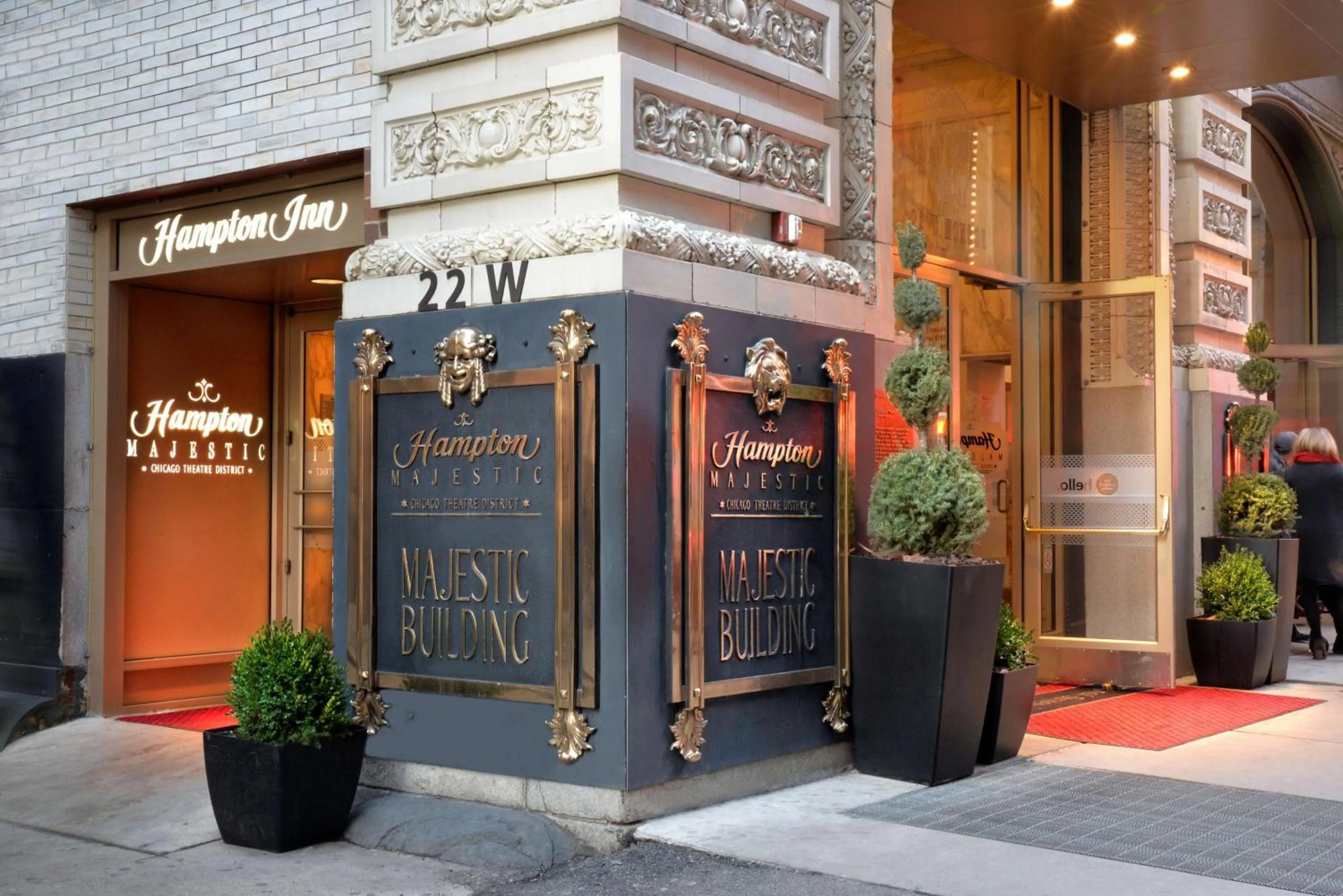 Property building in Hampton Inn Majestic Chicago Theatre District