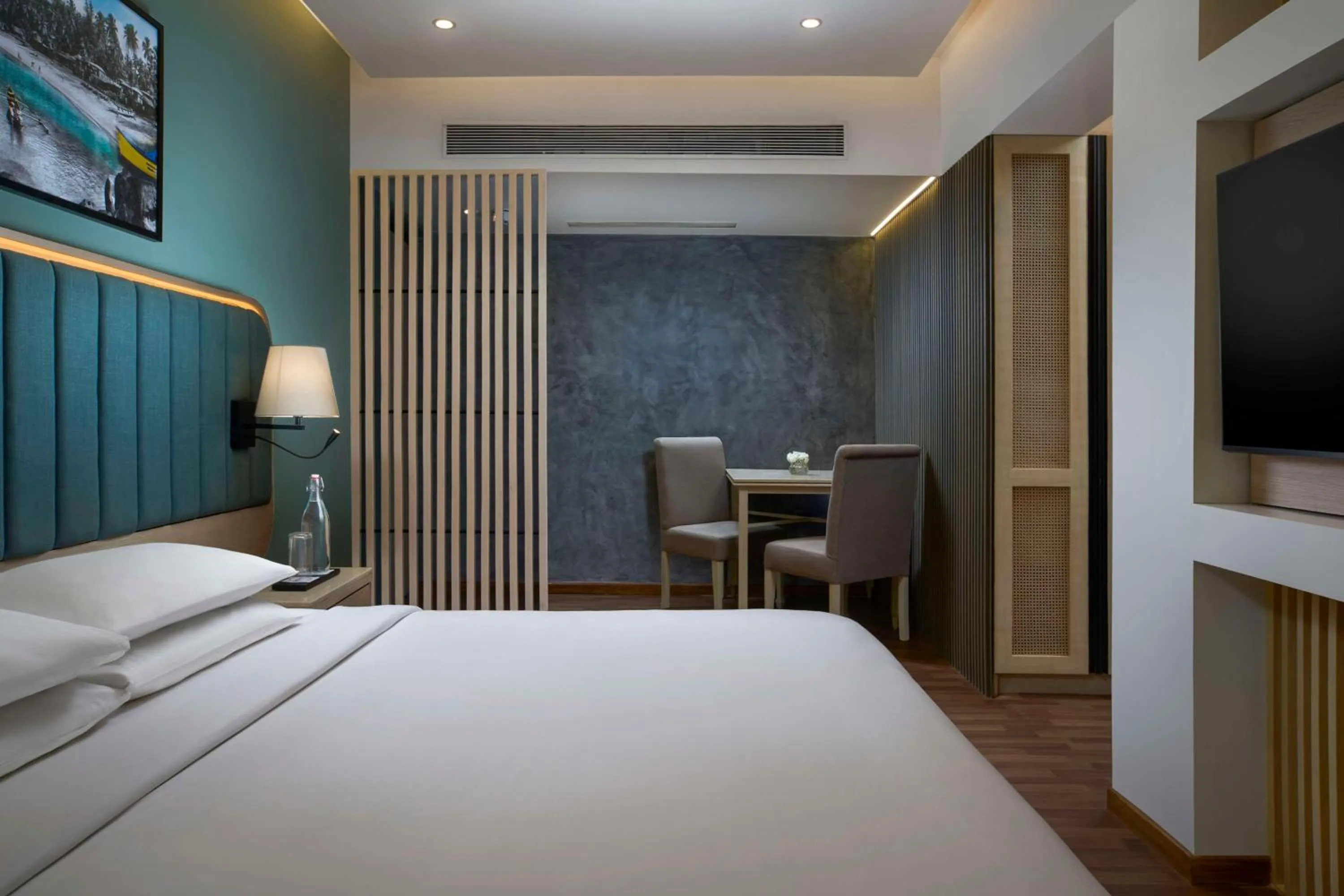 Photo of the whole room, Bed in Park Inn by Radisson Goa Candolim