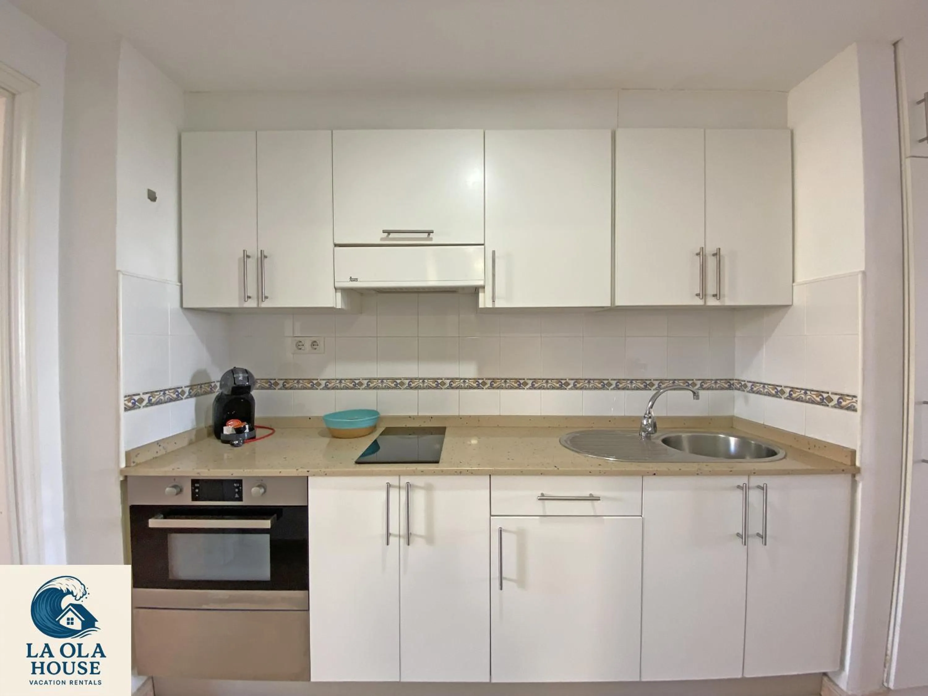 Kitchen or kitchenette in La Ola House Precioso apartamento con piscina
